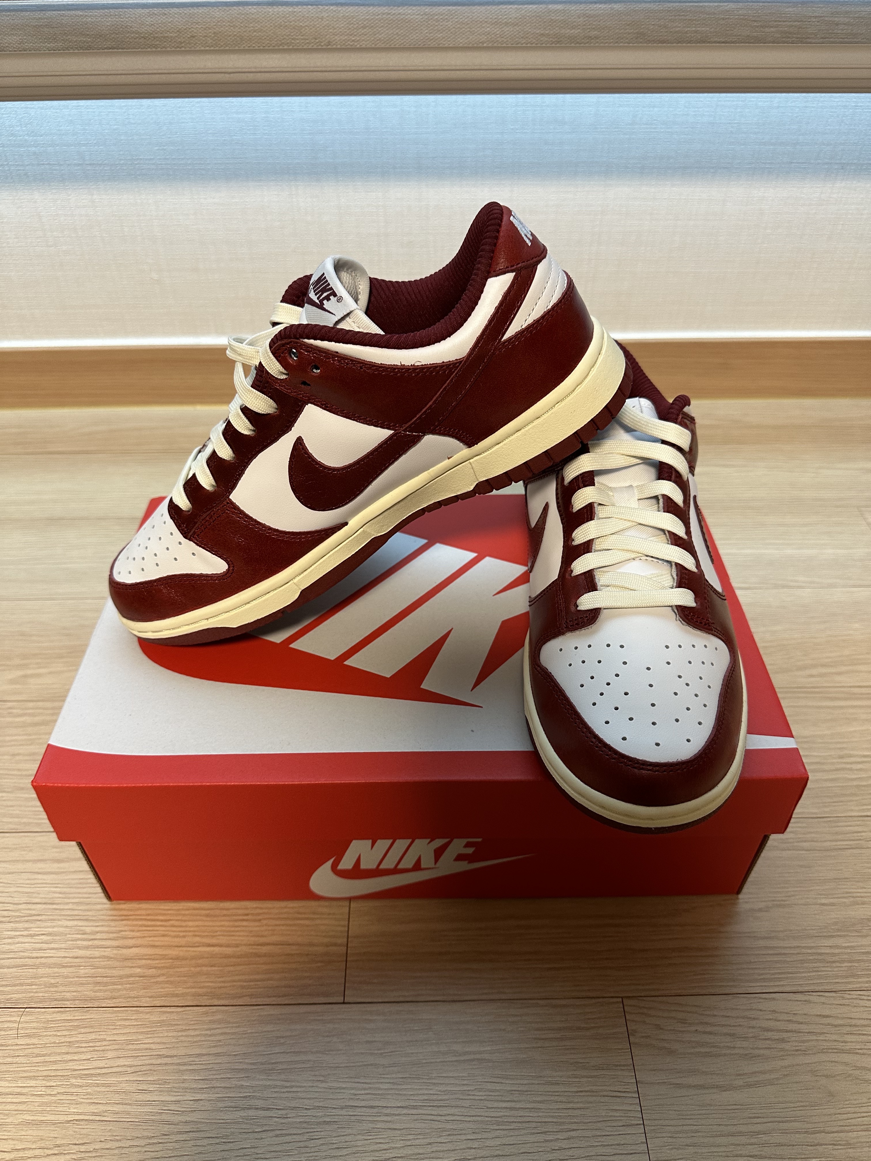 (W) Nike Dunk Low Retro PRM Team Red and White 착용 스타일