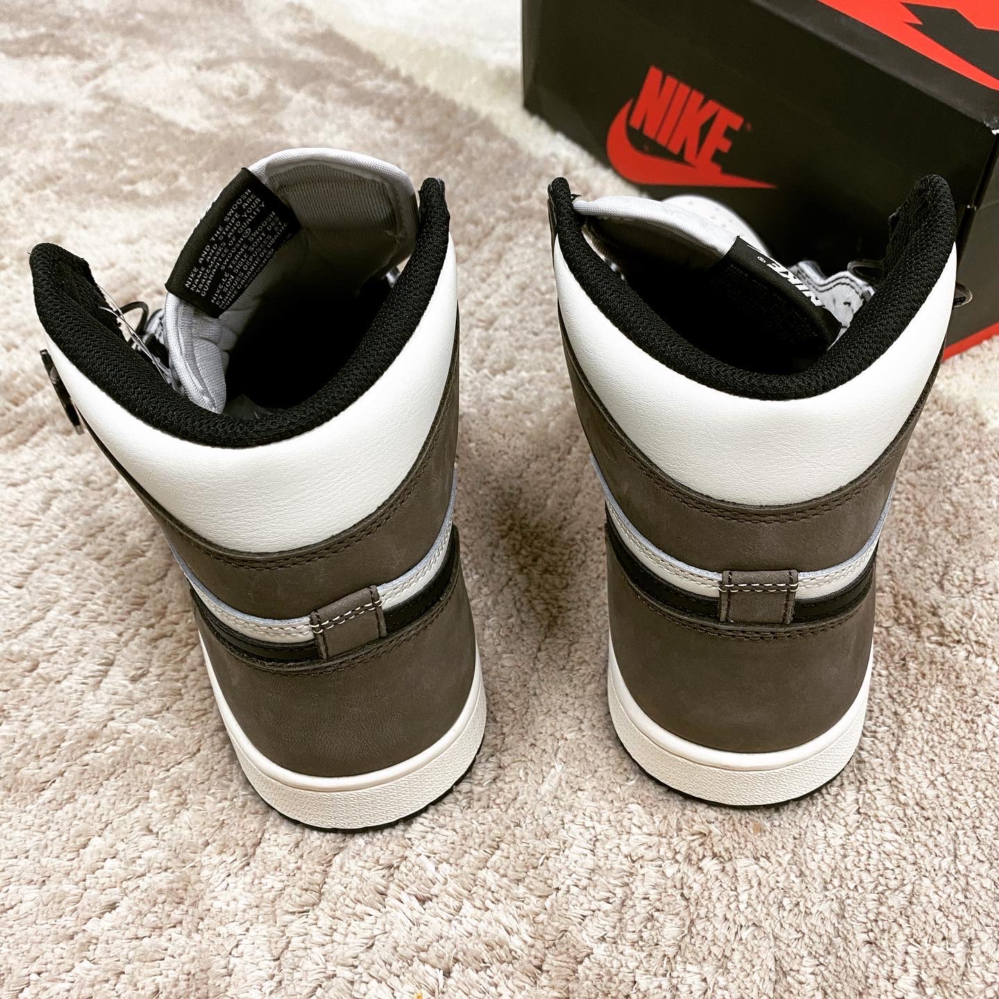 Jordan 1 Retro High OG Black Mocha 착용 스타일 - 4
