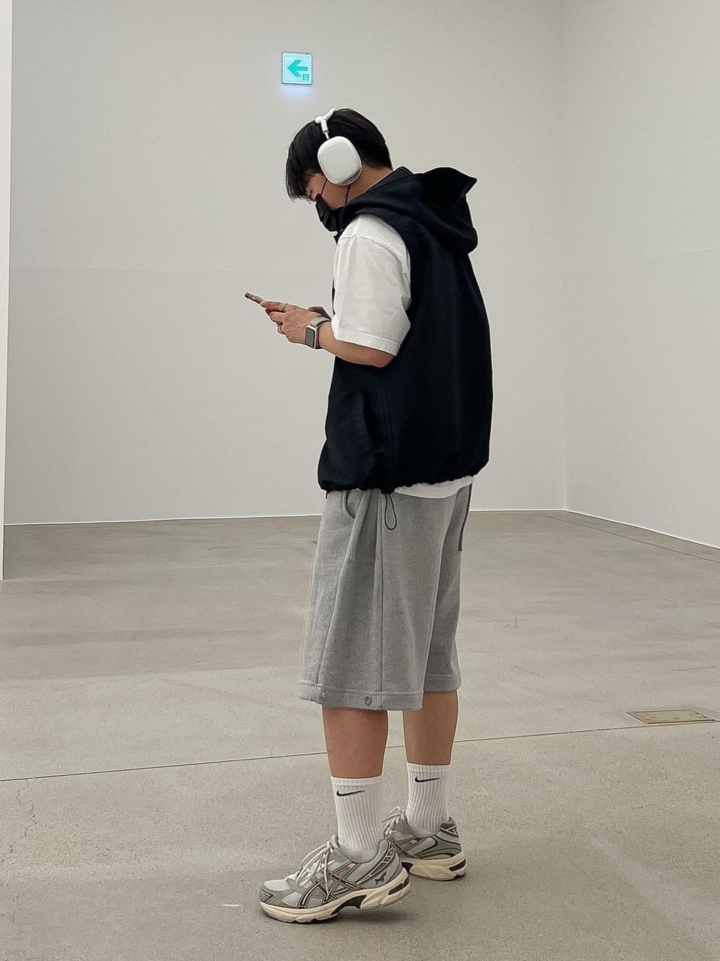 Apple AirPods Max Lightning Silver (Korean Ver.), Asics x I4P Gel-1130 Glacier Grey Mink 착용 스타일 - 1