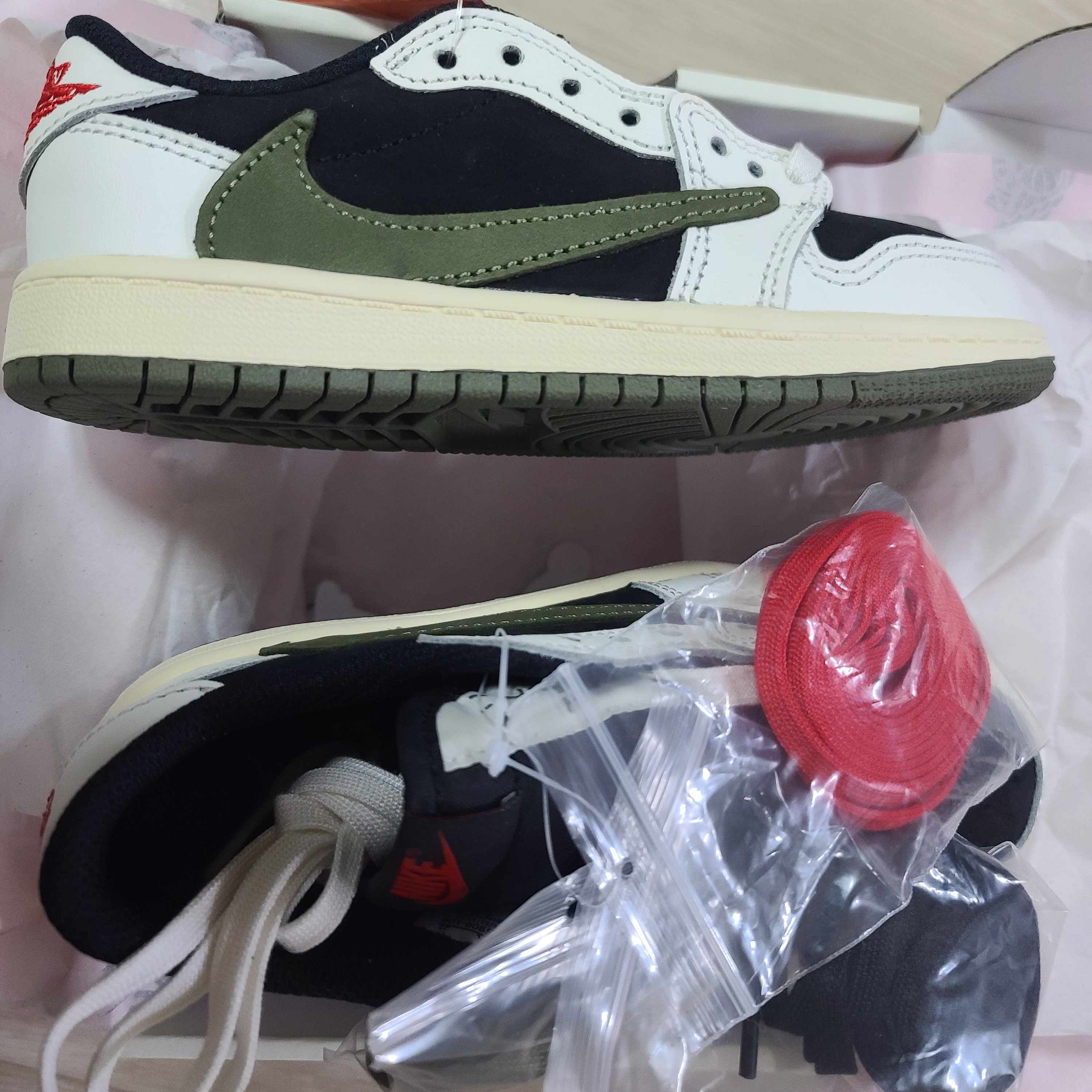 (PS) Jordan 1 x Travis Scott Retro Low OG SP Medium Olive 착용 스타일 - 3