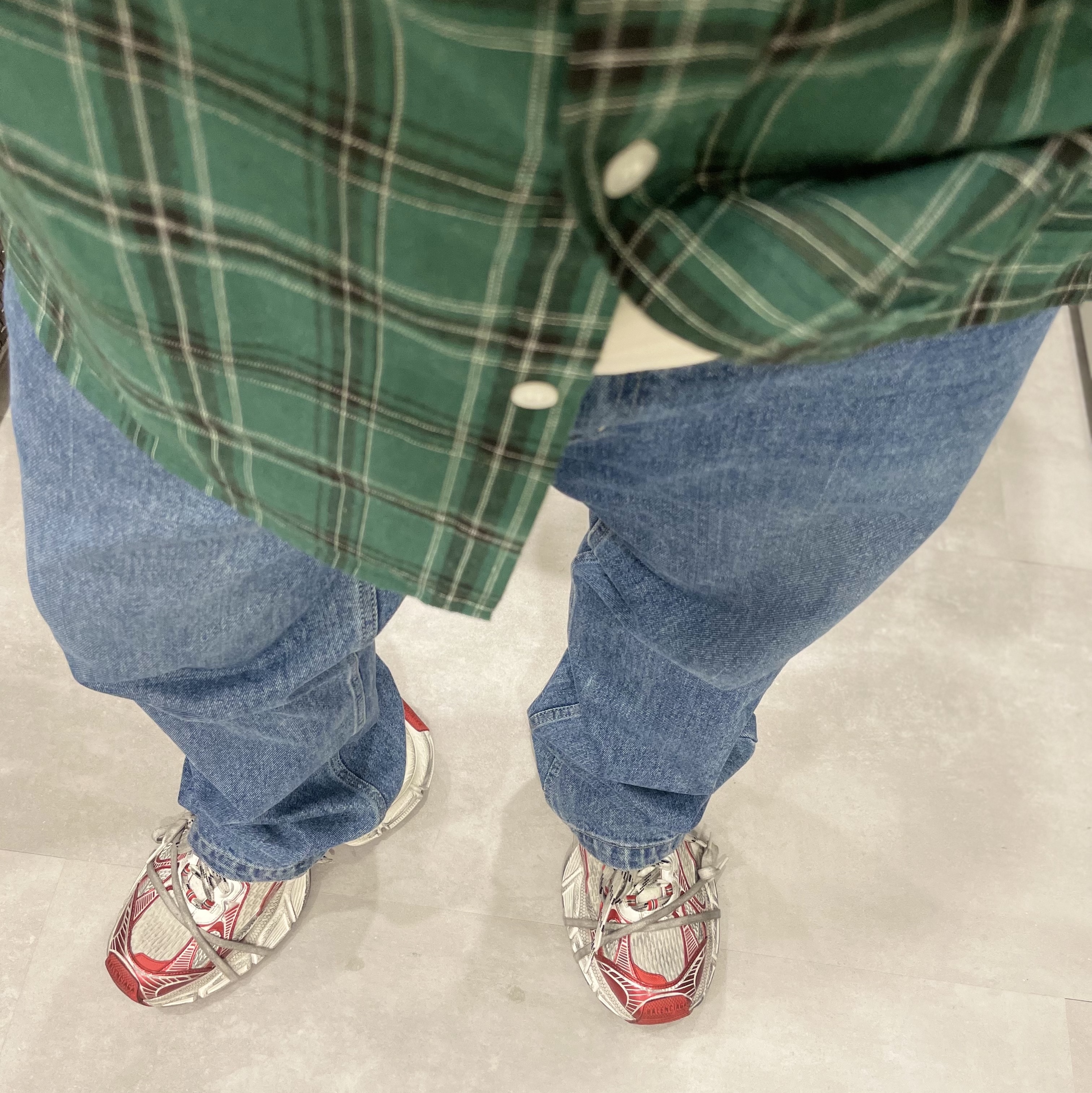 Balenciaga 3XL Sneakers White Red 착용 스타일