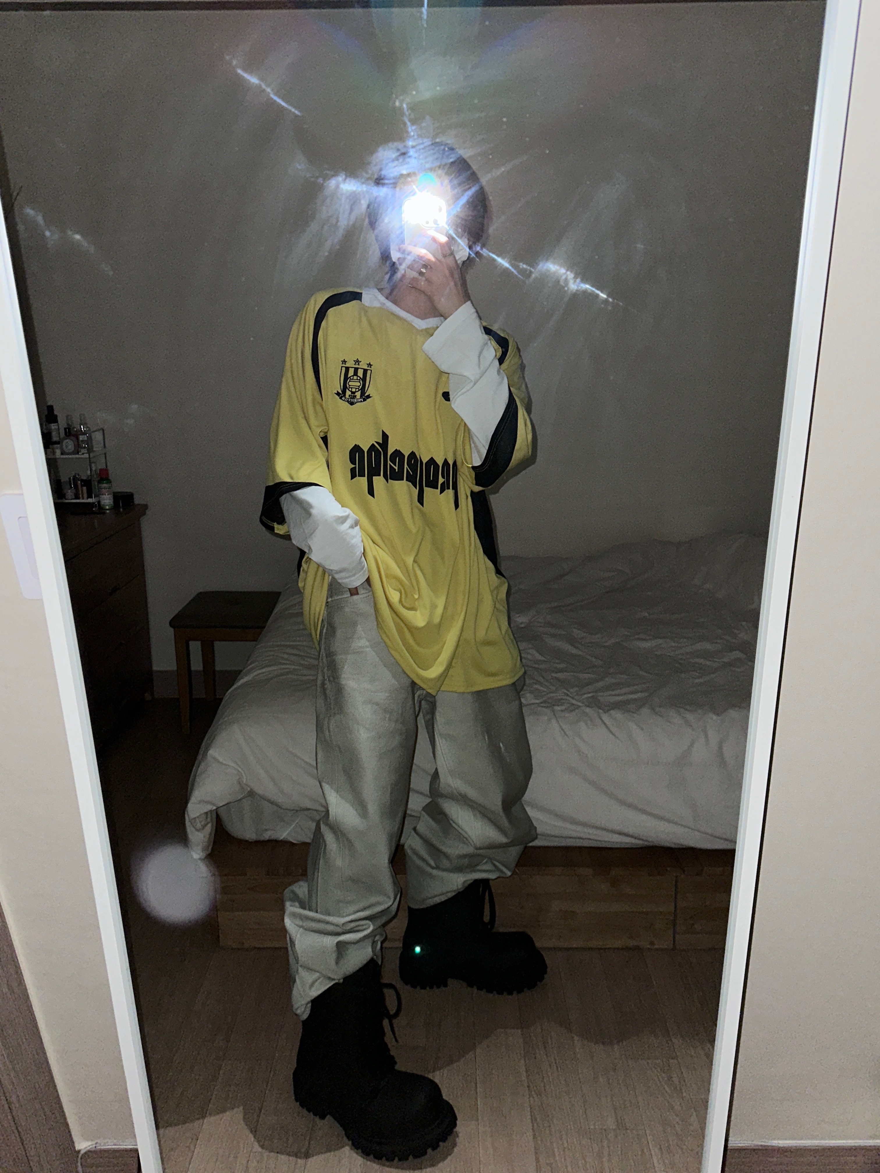 Project G/R Oversized Football Jersey Yellow, Balenciaga XL Army Boots Full Eva Black 착용 스타일 - 3