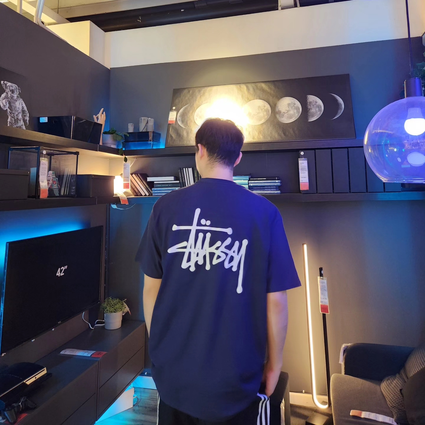 조던 1 레트로 하이 OG 블랙 화이트 2014, 스투시 베이직 스투시 티셔츠 네이비 2022 착용 스타일 - 5