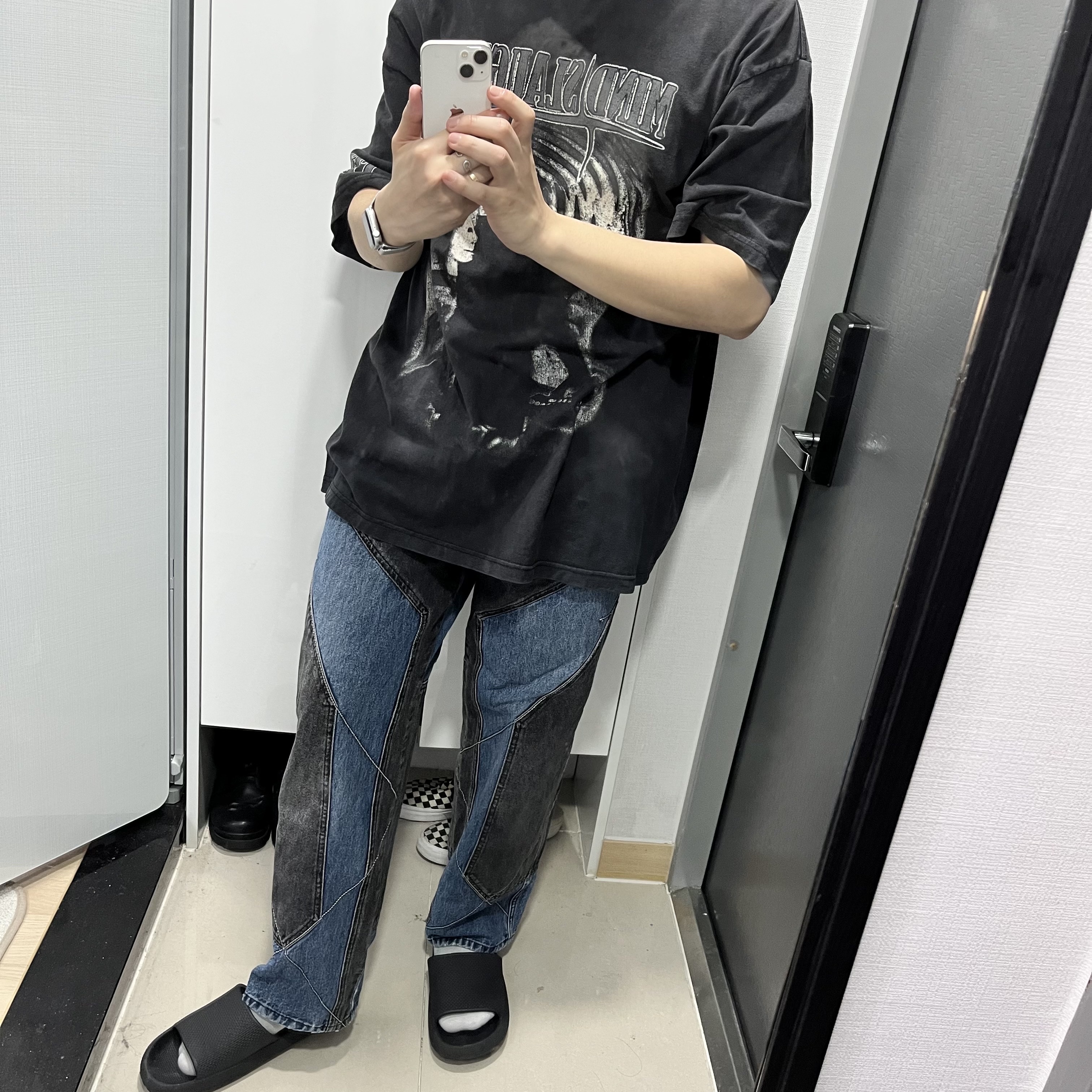 Project G/R Mind Slaughter Vintage Washeed T-Shirt Black, Supreme 2-Tone Paneled Jean Black - 22FW 착용 스타일