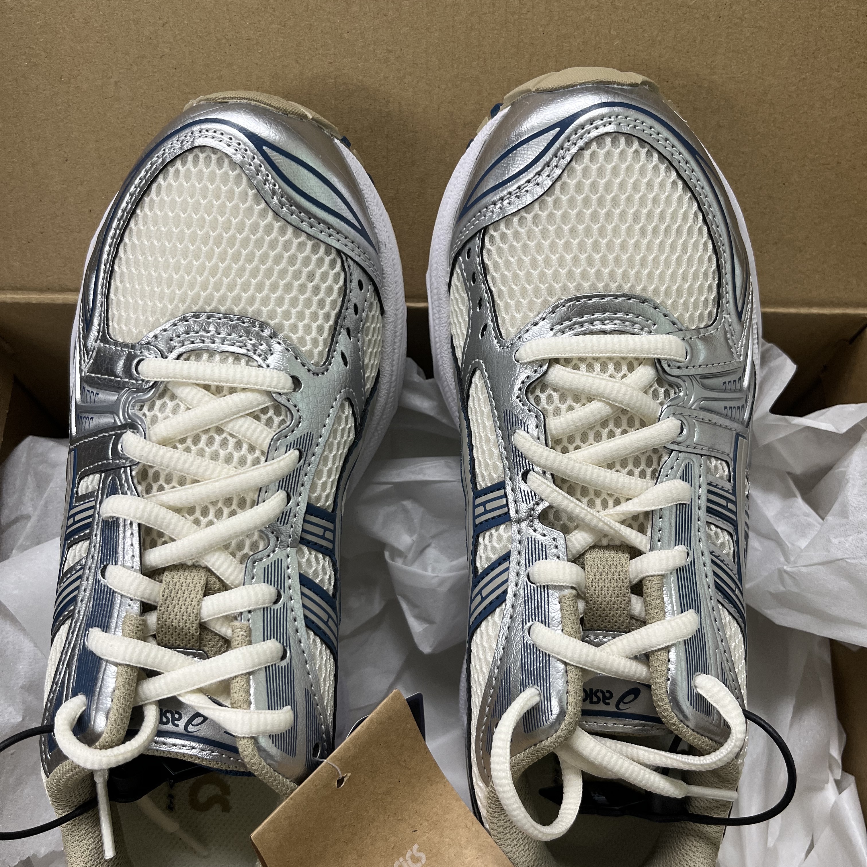 Asics Gel-Kayano 14 Cream Pure Silver 착용 스타일