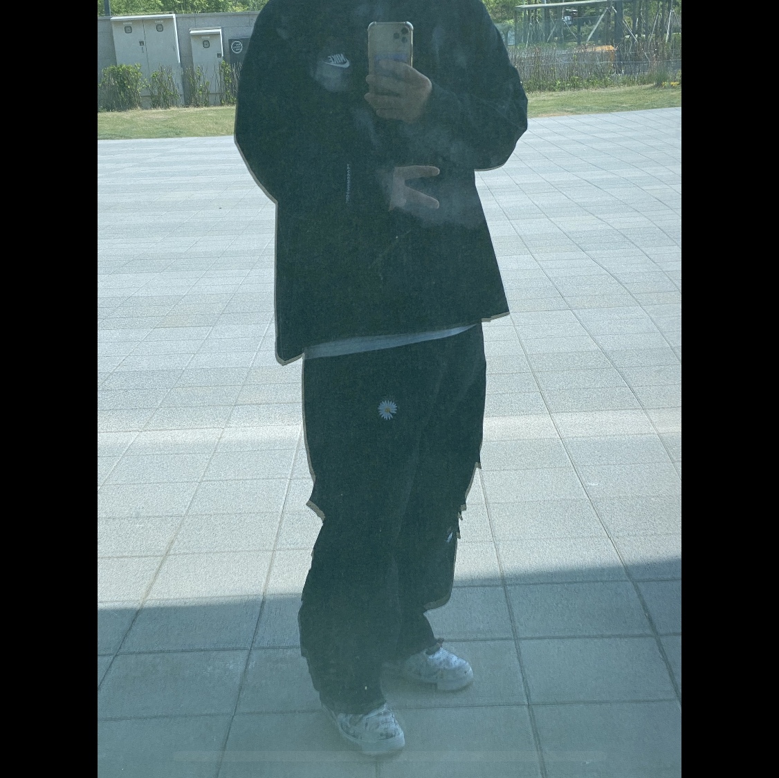Nike x Peaceminusone LS T-Shirt Black (DR0098-010), Nike x Peaceminusone Wide Pants Black (DR0096-010) 착용 스타일