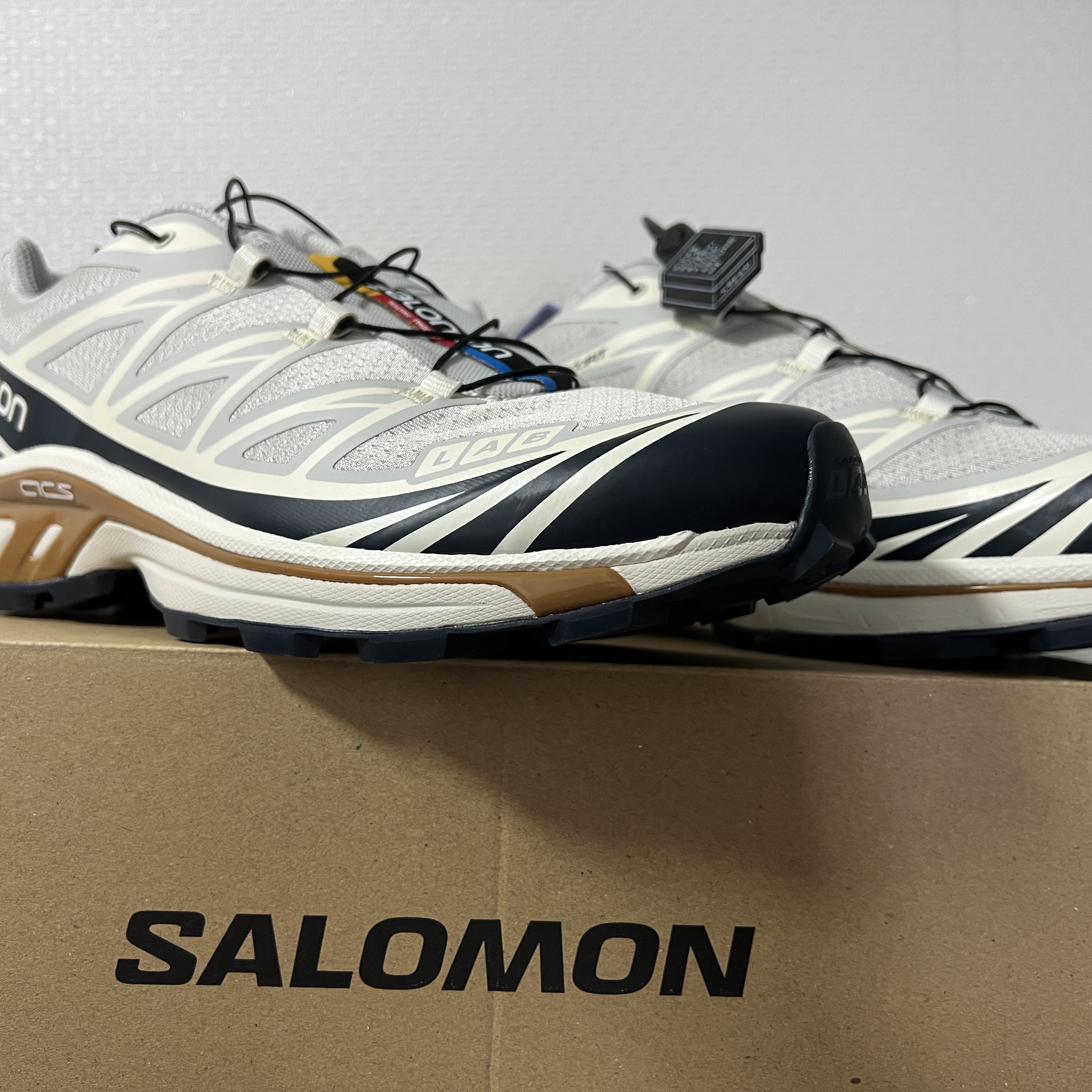 Salomon XT-6 Lunar Rock Dark Sapphire 착용 스타일
