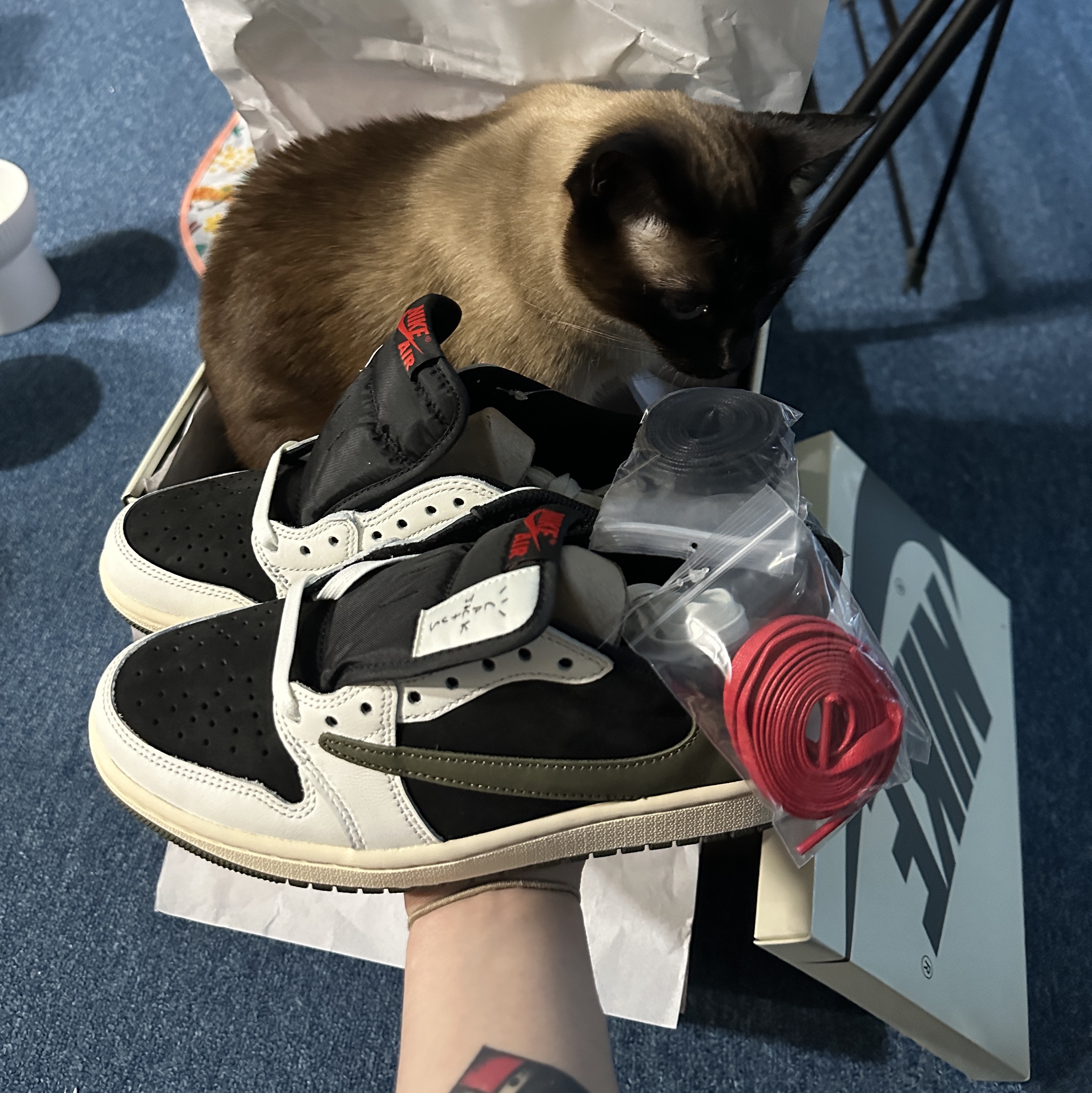 (W) Jordan 1 x Travis Scott Retro Low OG SP Medium Olive 착용 스타일