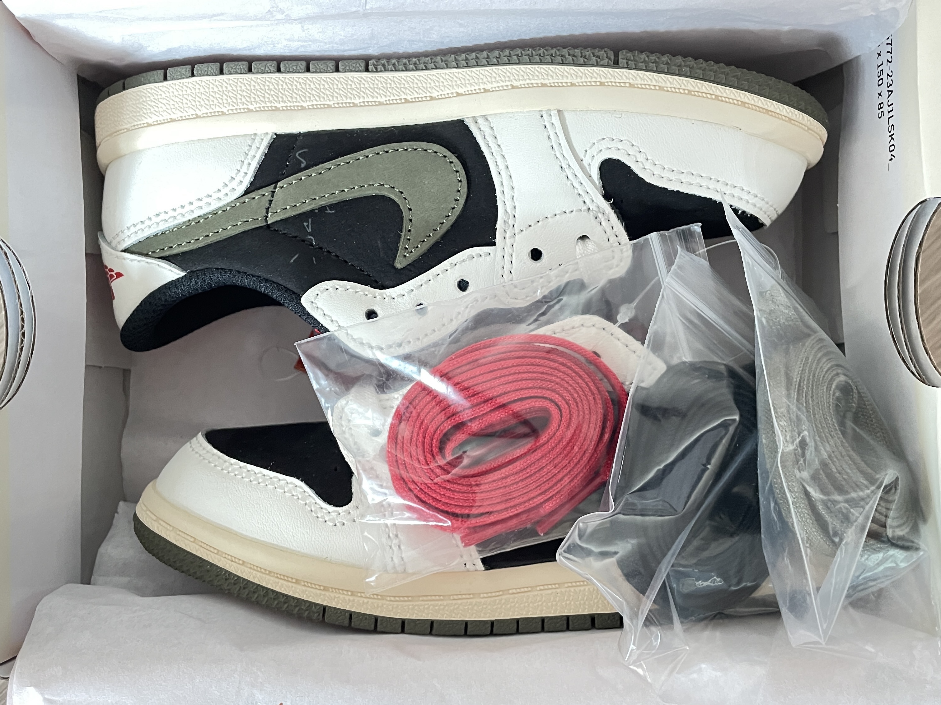 (TD) Jordan 1 x Travis Scott Retro Low OG SP Medium Olive 착용 스타일