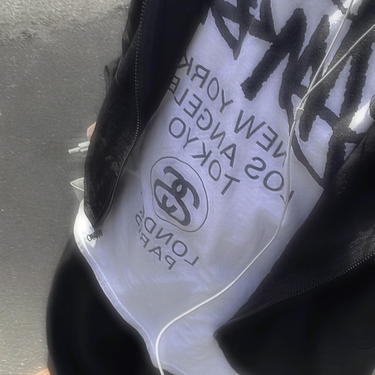 Stussy World Tour LS T-Shirt White, Nike Air Force 1 '07 WB Flax 착용 스타일