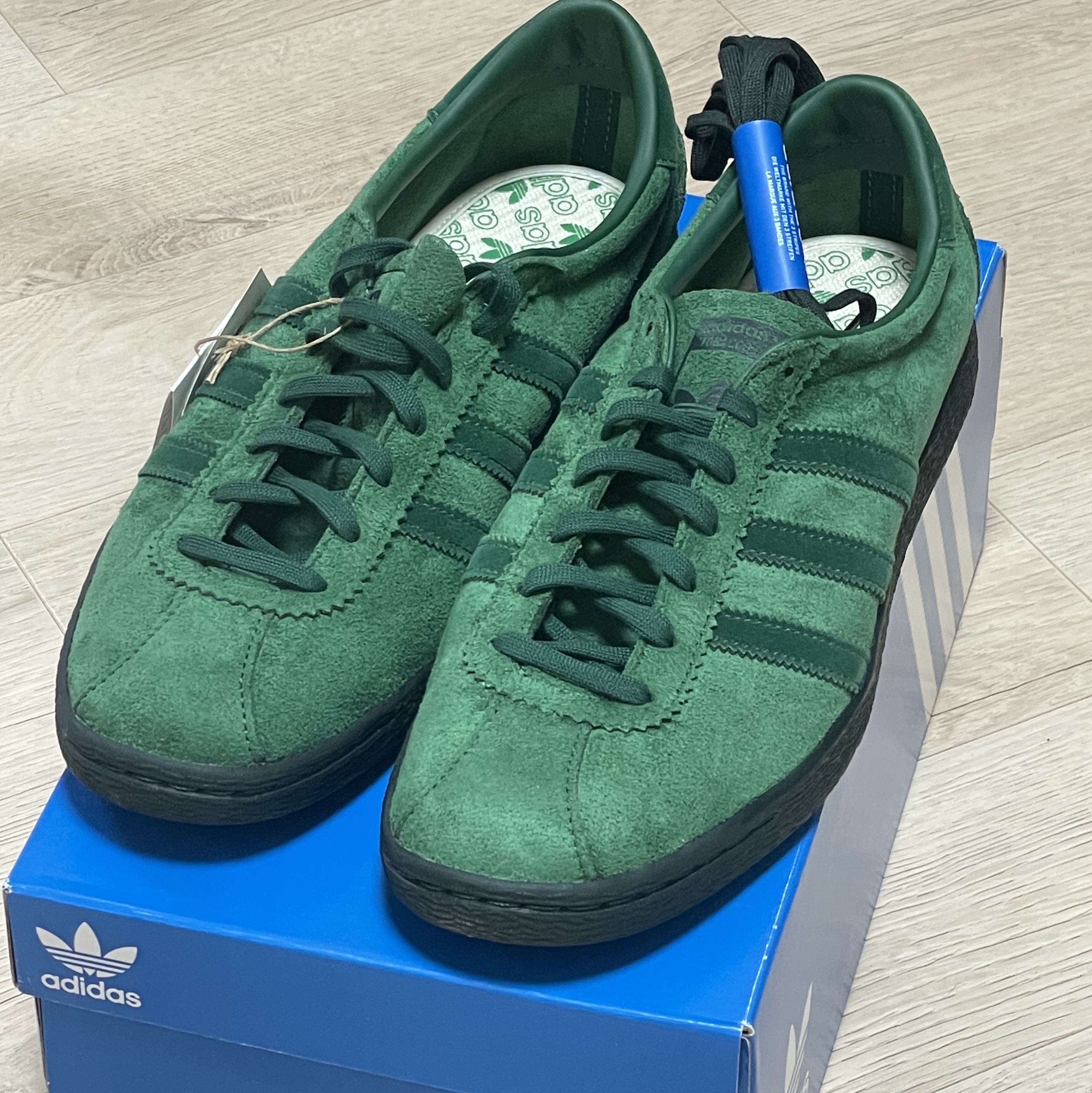 Adidas Tobacco Gruen Dark Green 착용 스타일