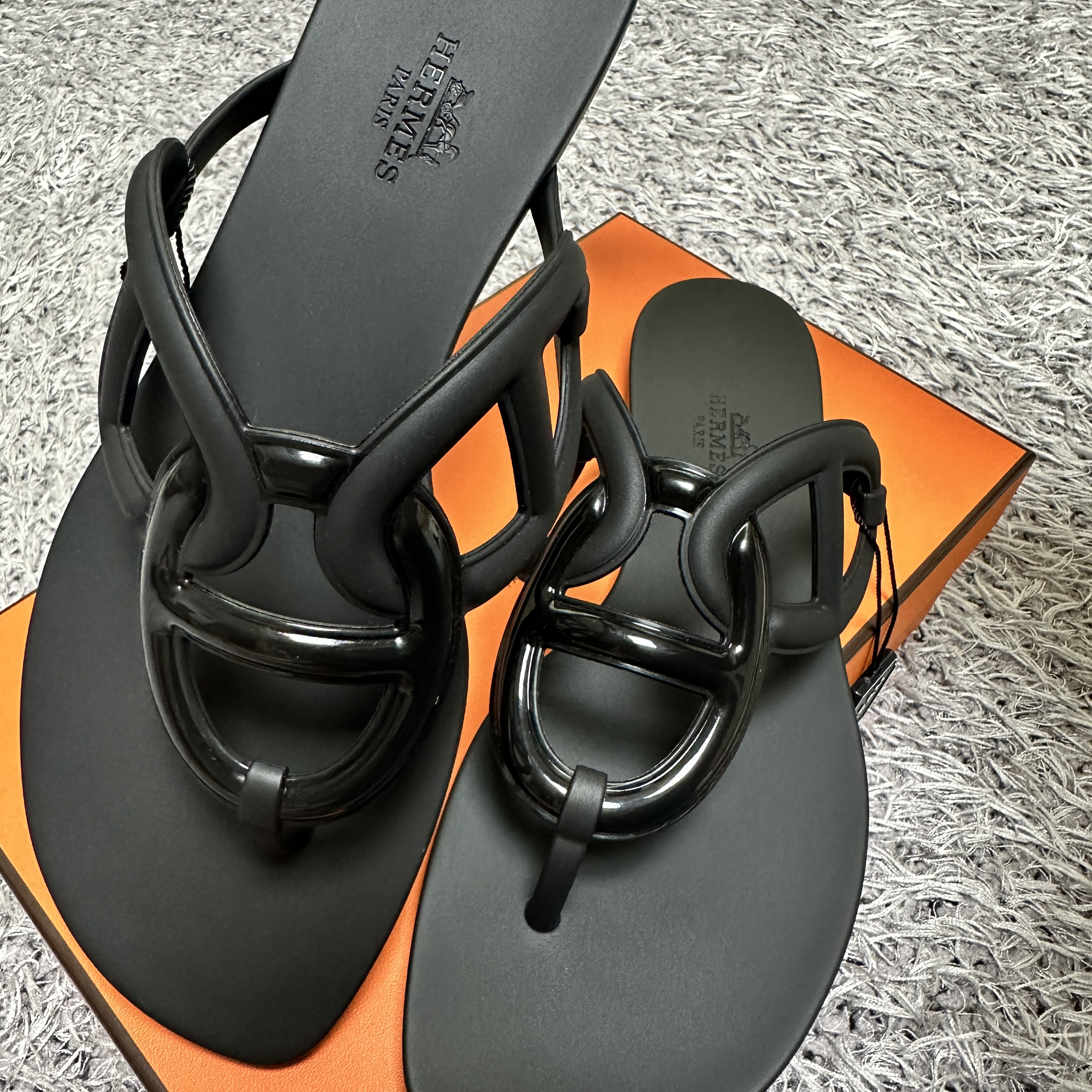 (W) Hermes Egerie Sandal Noir 착용 스타일