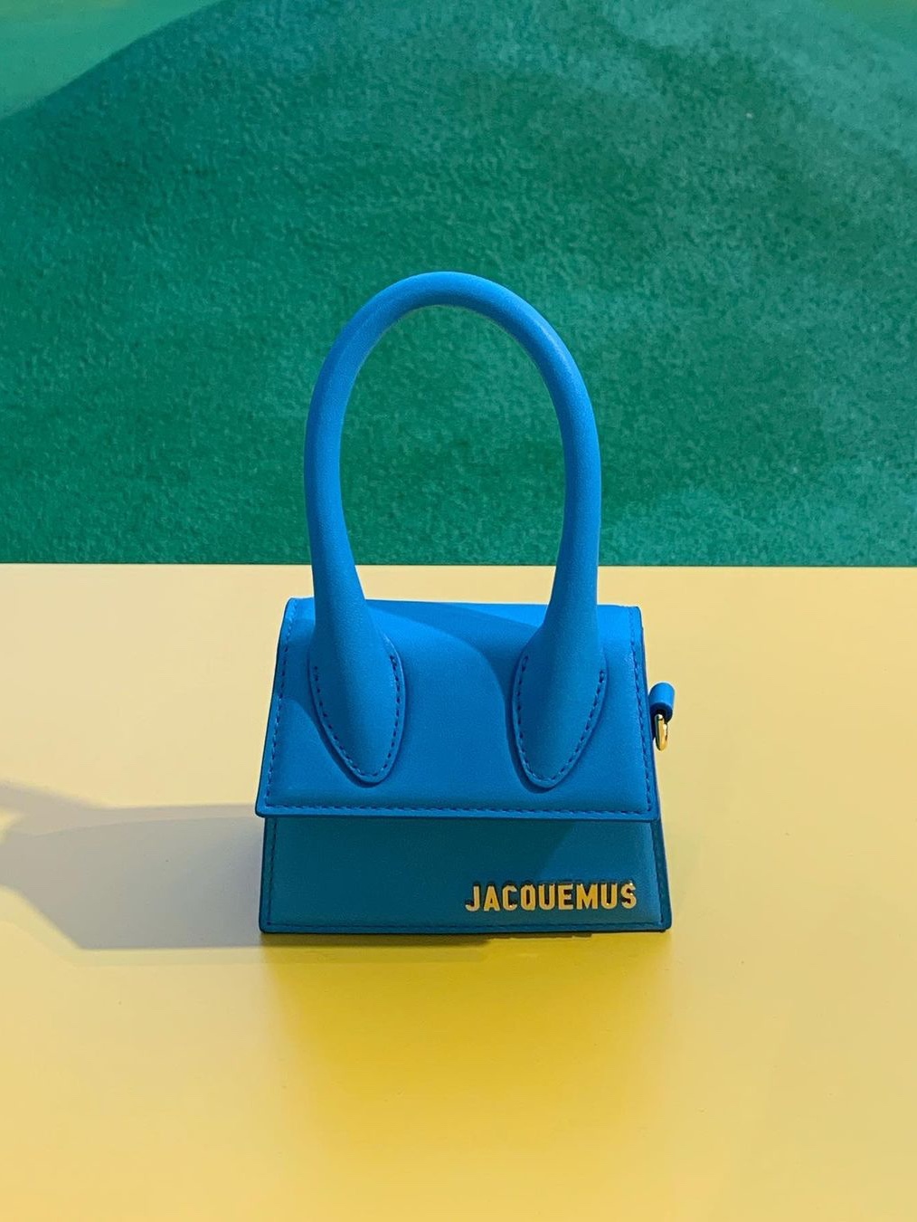 Jacquemus Le Chiquito Noeud Coiled Handbag Blue 착용 스타일
