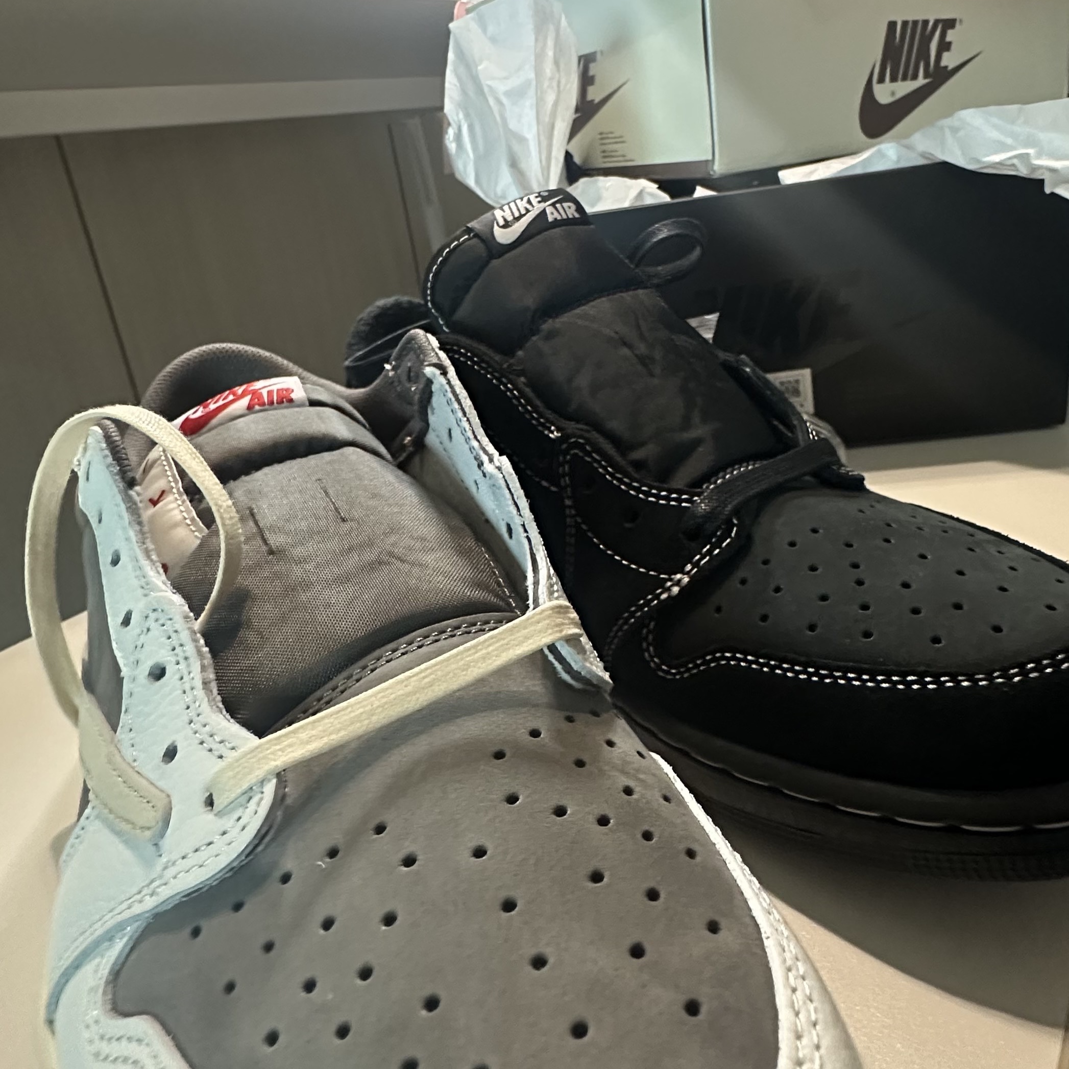 Jordan 1 x Travis Scott Retro Low OG SP Sail and Ridgerock, Jordan 1 x Travis Scott Retro Low OG SP Black Phantom 착용 스타일
