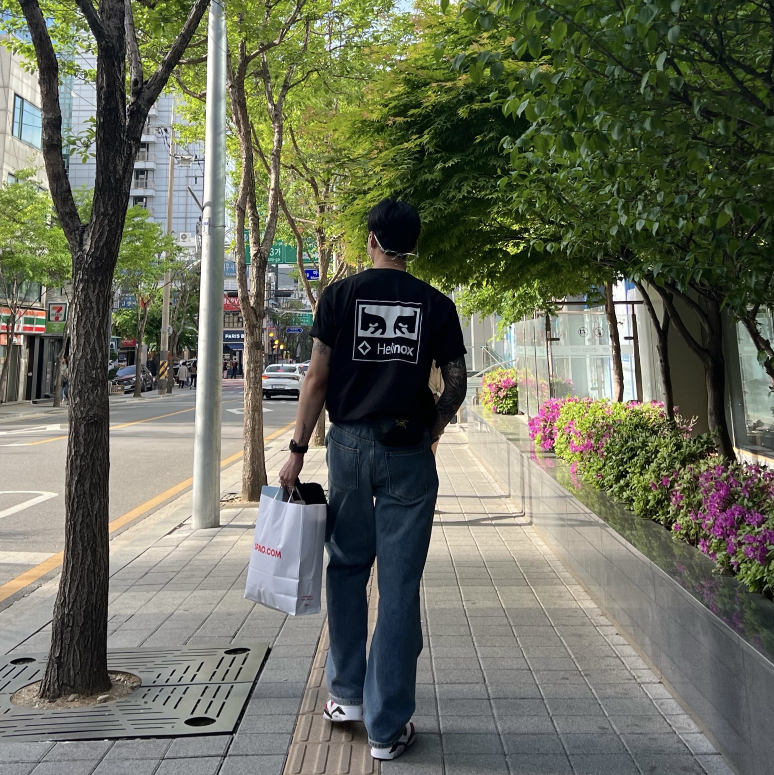 Helinox x Obey T-Shirt Black, Jordan 6 Retro Carmine 2021 착용 스타일