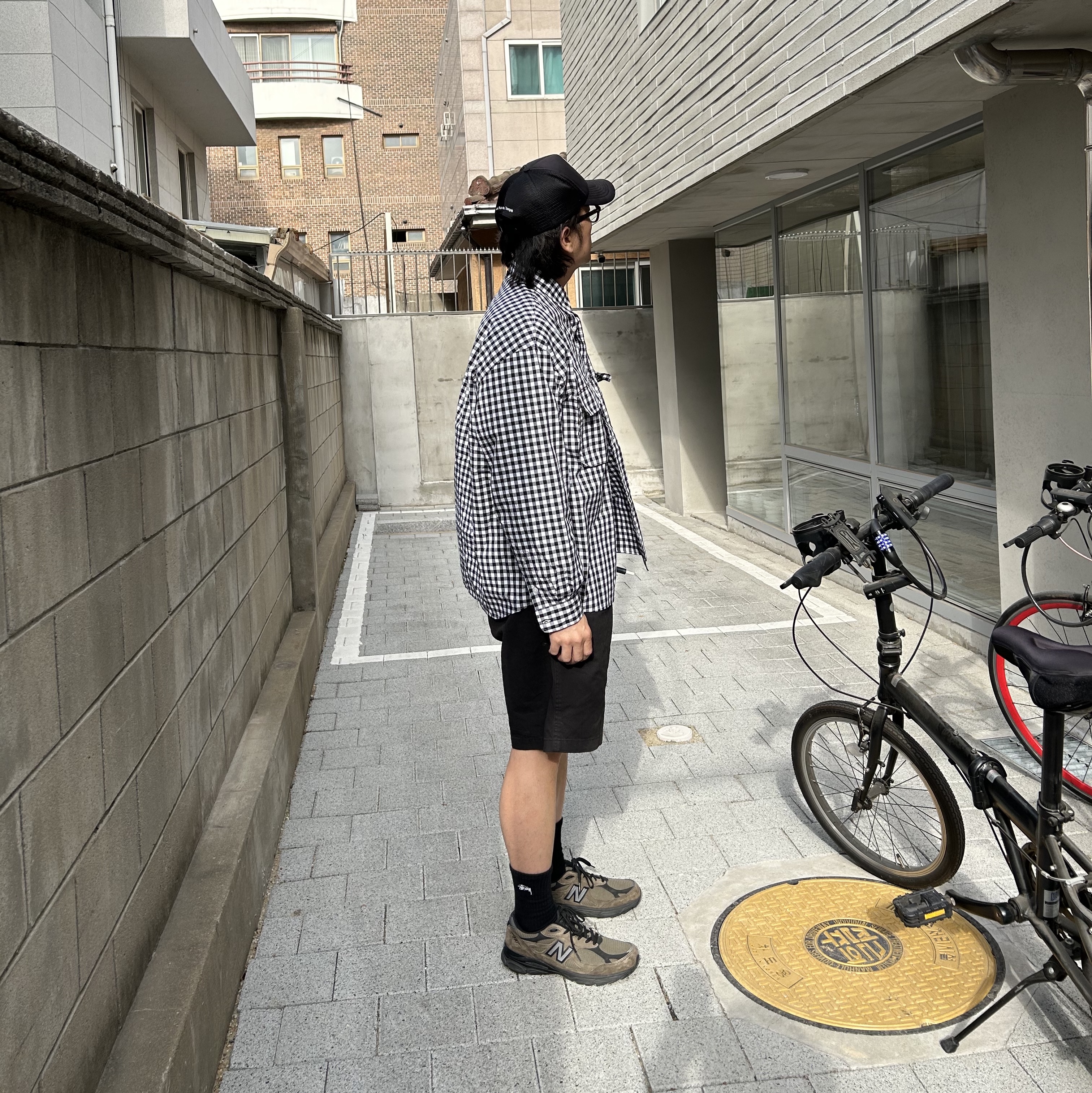 Stussy x Our Legacy Work Shop Yin Yang Pigment Dyed T-Shirt Black, New Balance x JJJJound 990v3 Brown Black 착용 스타일