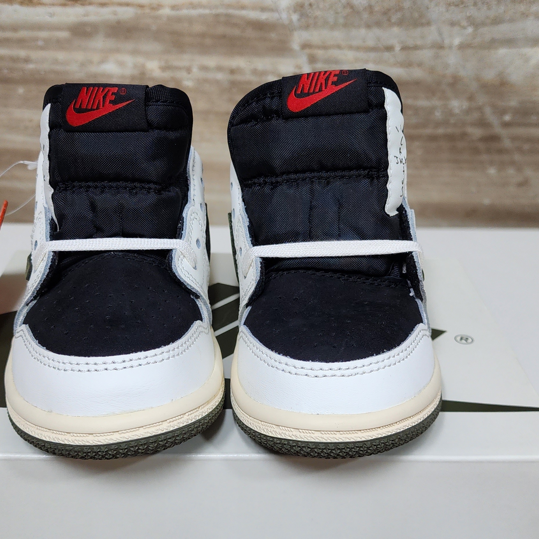 (TD) Jordan 1 x Travis Scott Retro Low OG SP Medium Olive 착용 스타일 - 1