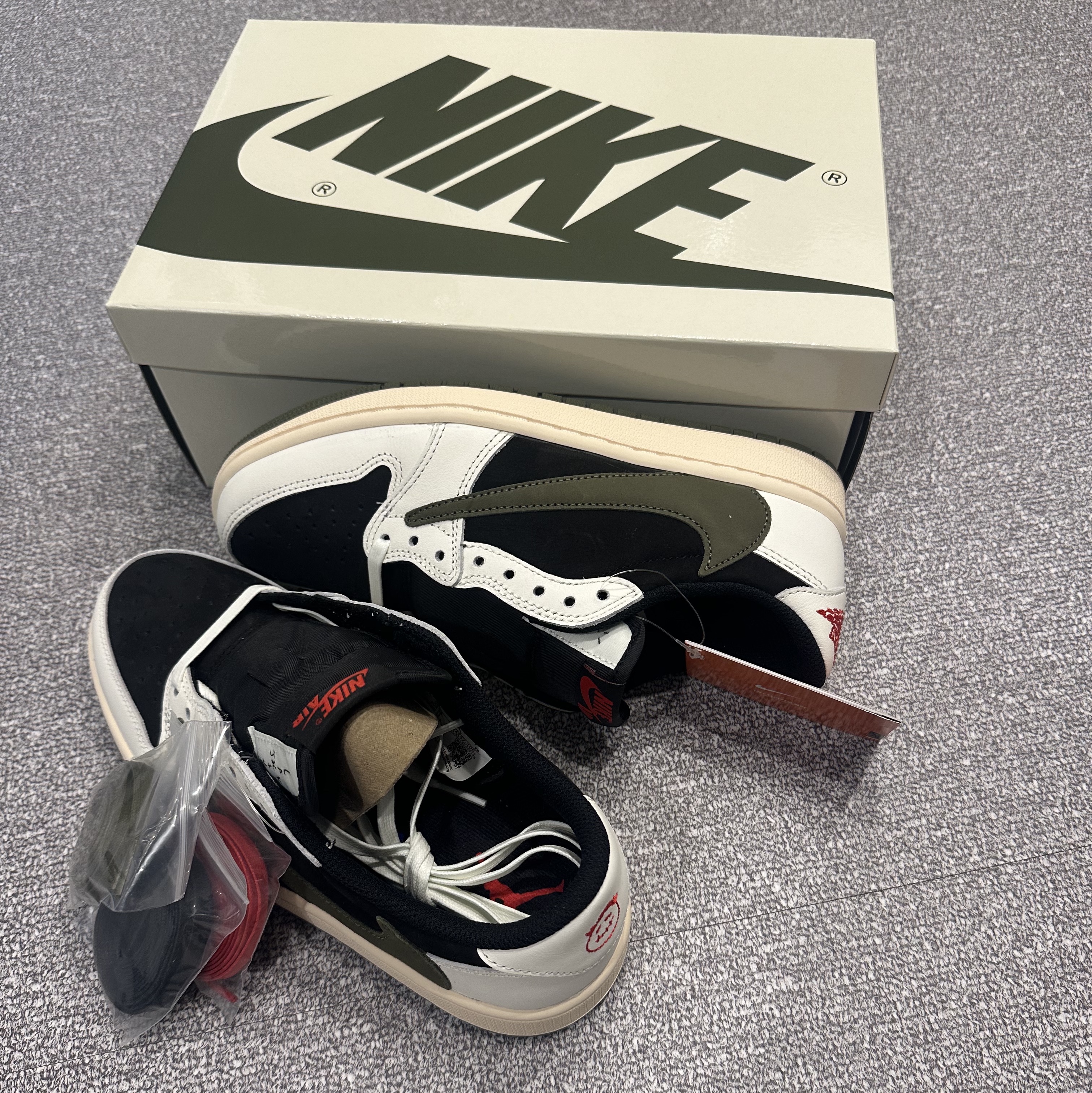 (W) Jordan 1 x Travis Scott Retro Low OG SP Medium Olive 착용 스타일