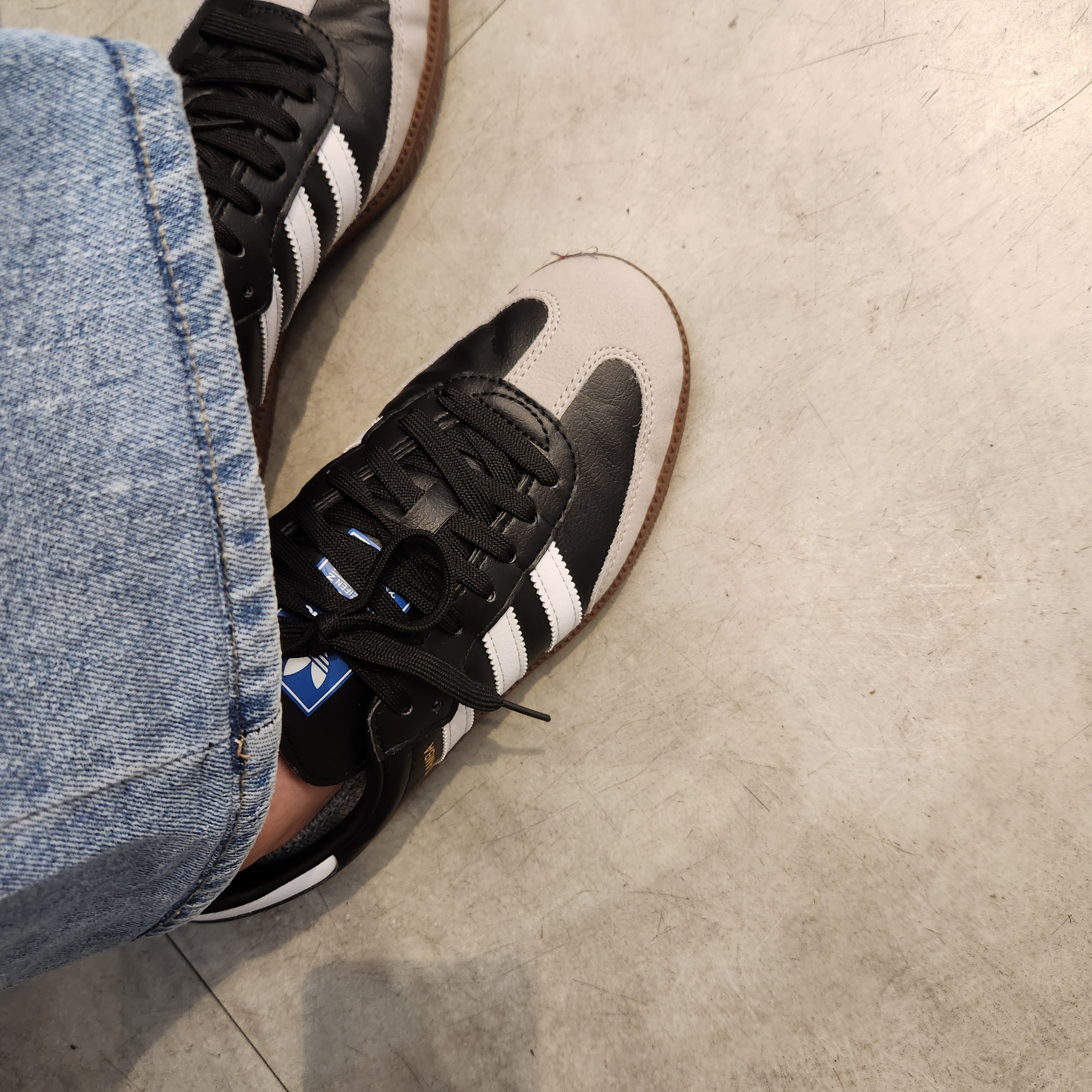 Adidas Samba Vegan Black White 착용 스타일 - 1