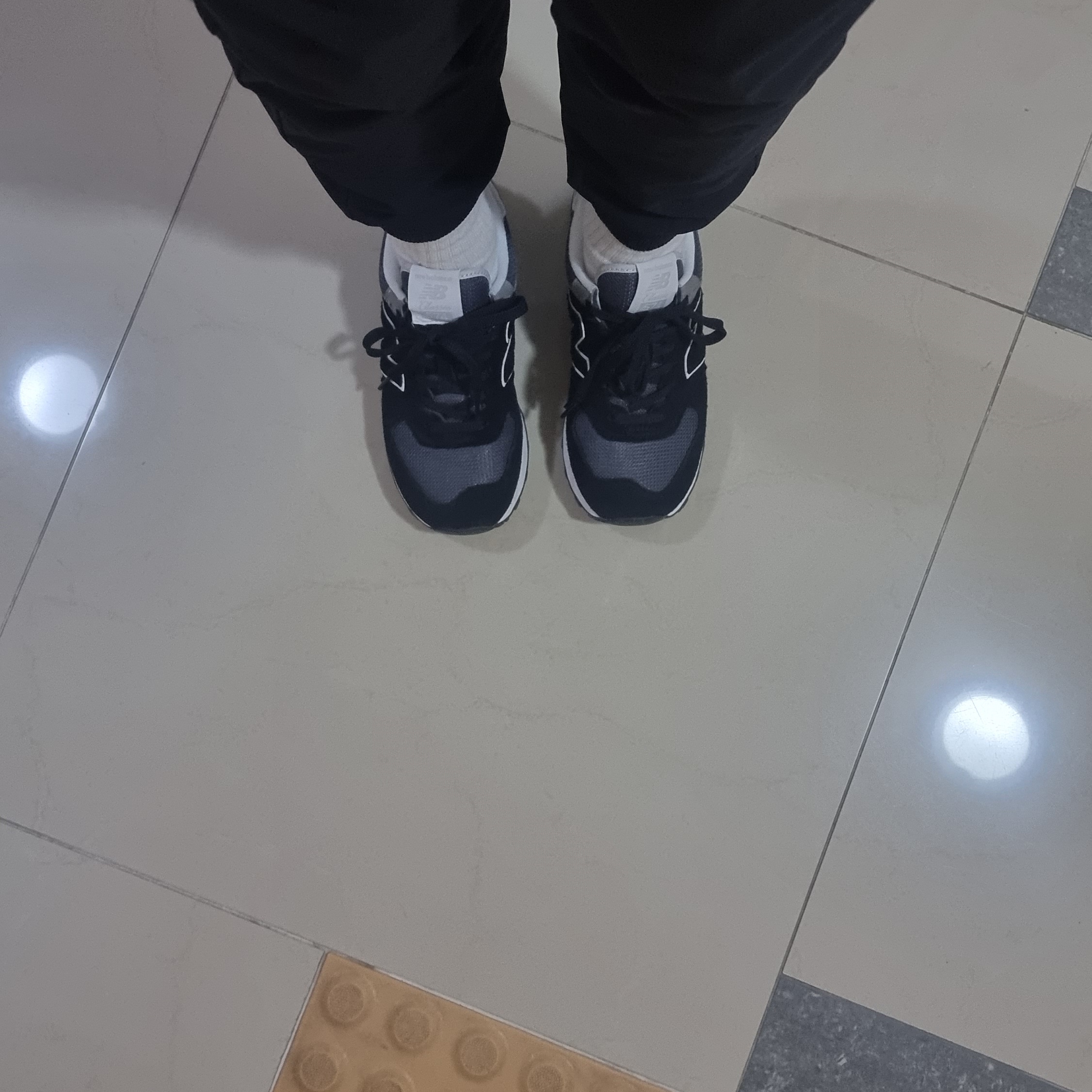 New Balance 574 Navy - D Standard 착용 스타일