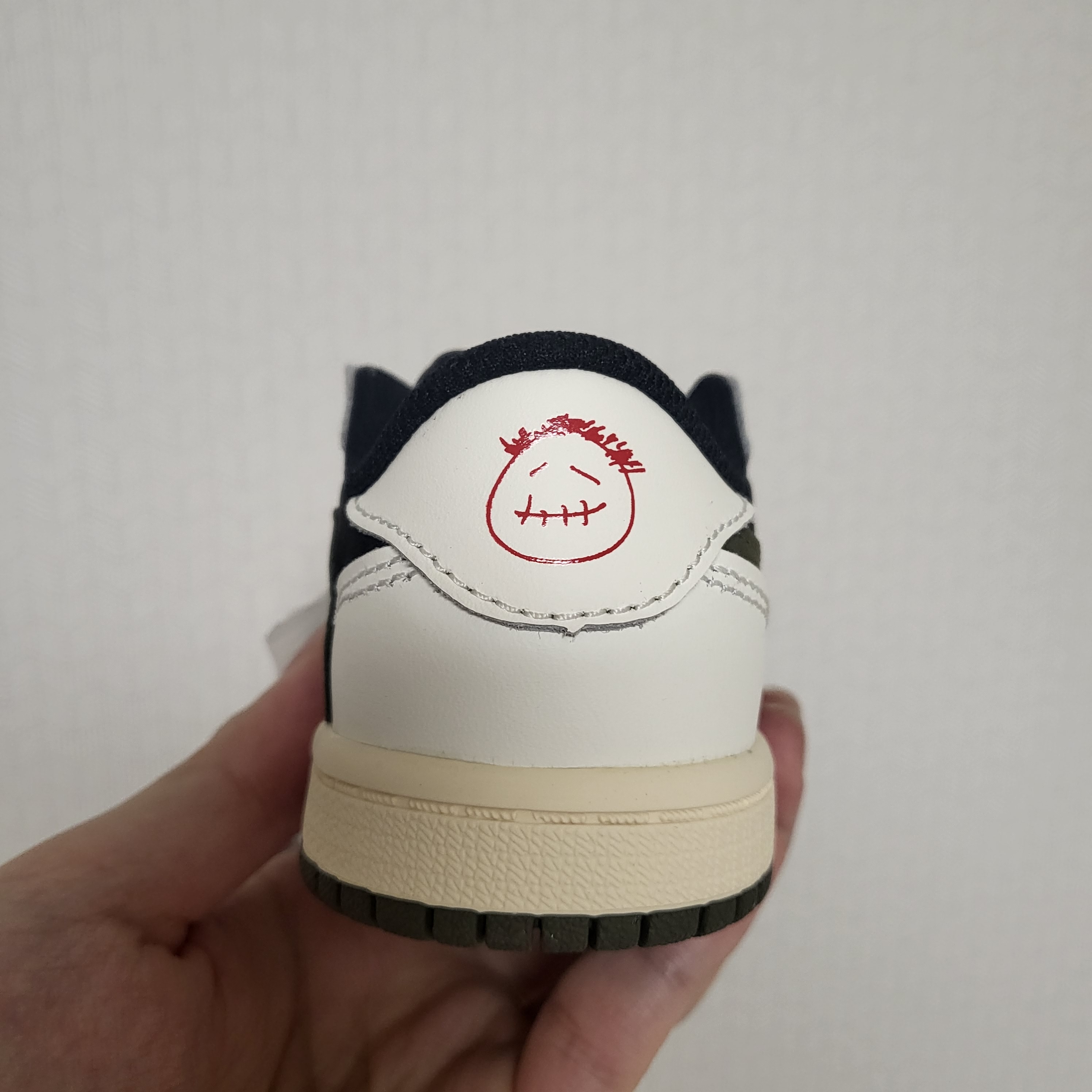 (TD) Jordan 1 x Travis Scott Retro Low OG SP Medium Olive 착용 스타일 - 4