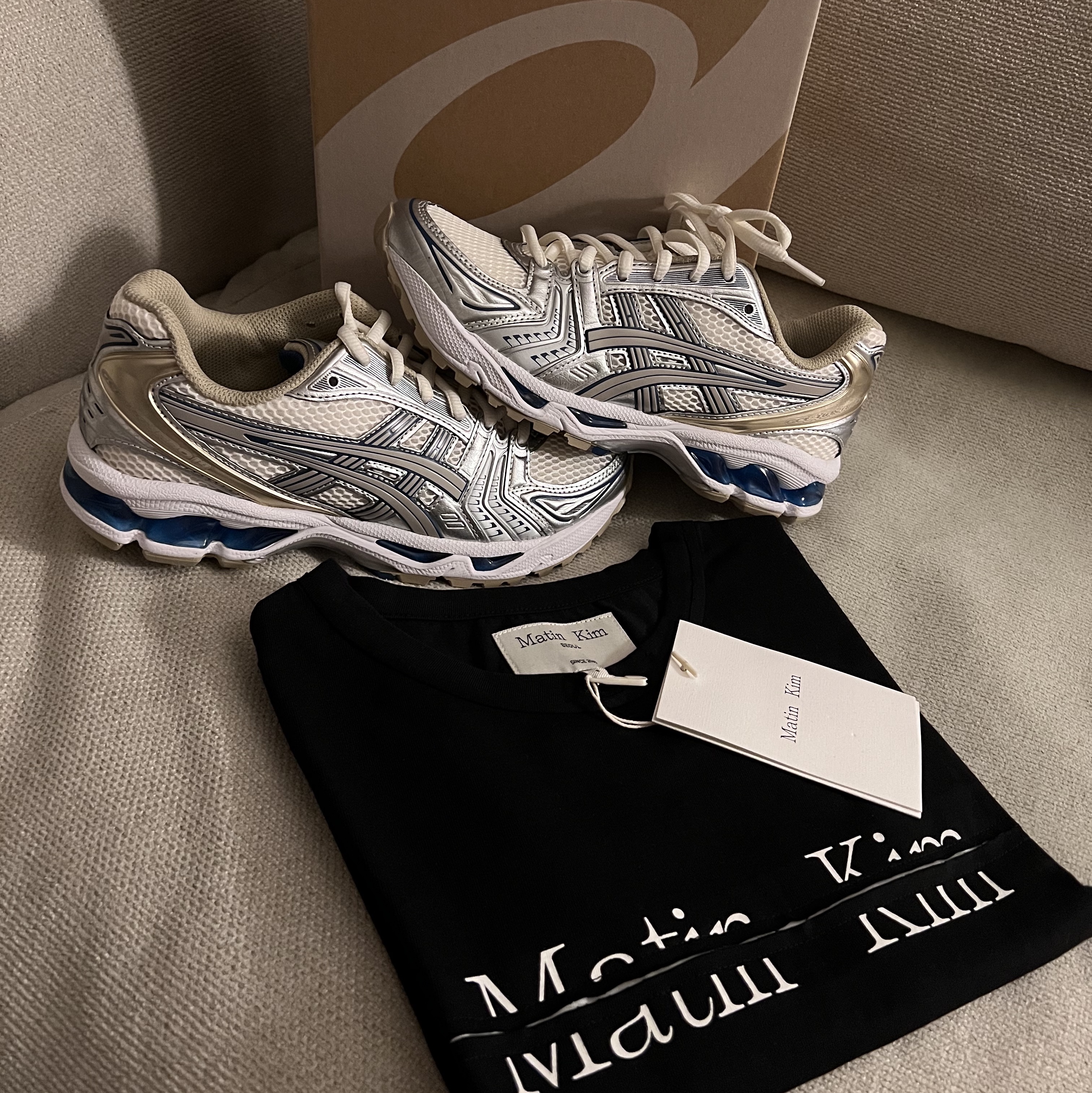 Asics Gel-Kayano 14 Cream Pure Silver, (W) Matin Kim Cutted Logo Crop Top Black 착용 스타일 - 1