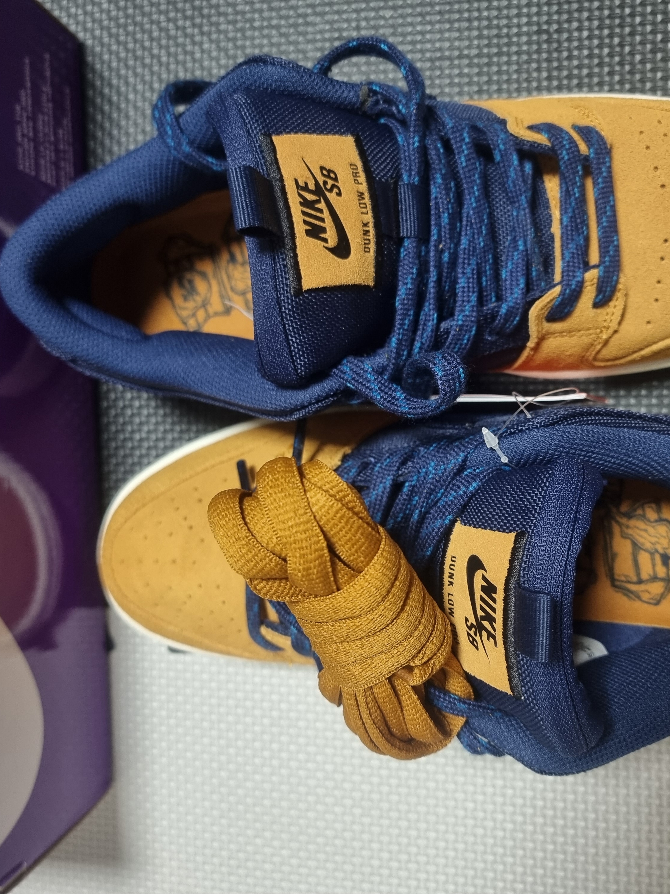 Nike SB Dunk Low Pro Premium Desert Ochre and Midnight Navy 착용 스타일 - 3