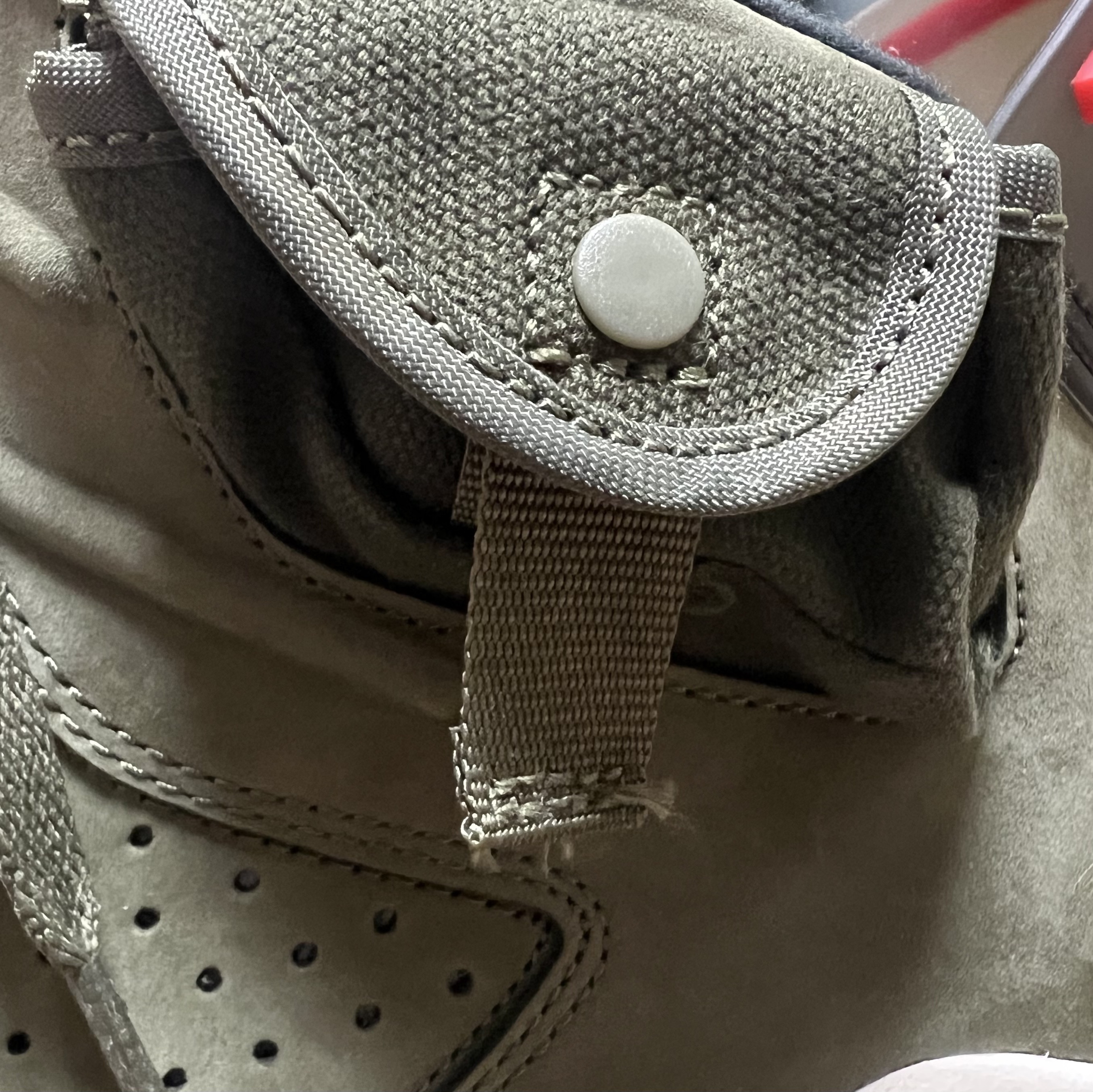 Jordan 6 x Travis Scott Retro Olive 착용 스타일 - 3