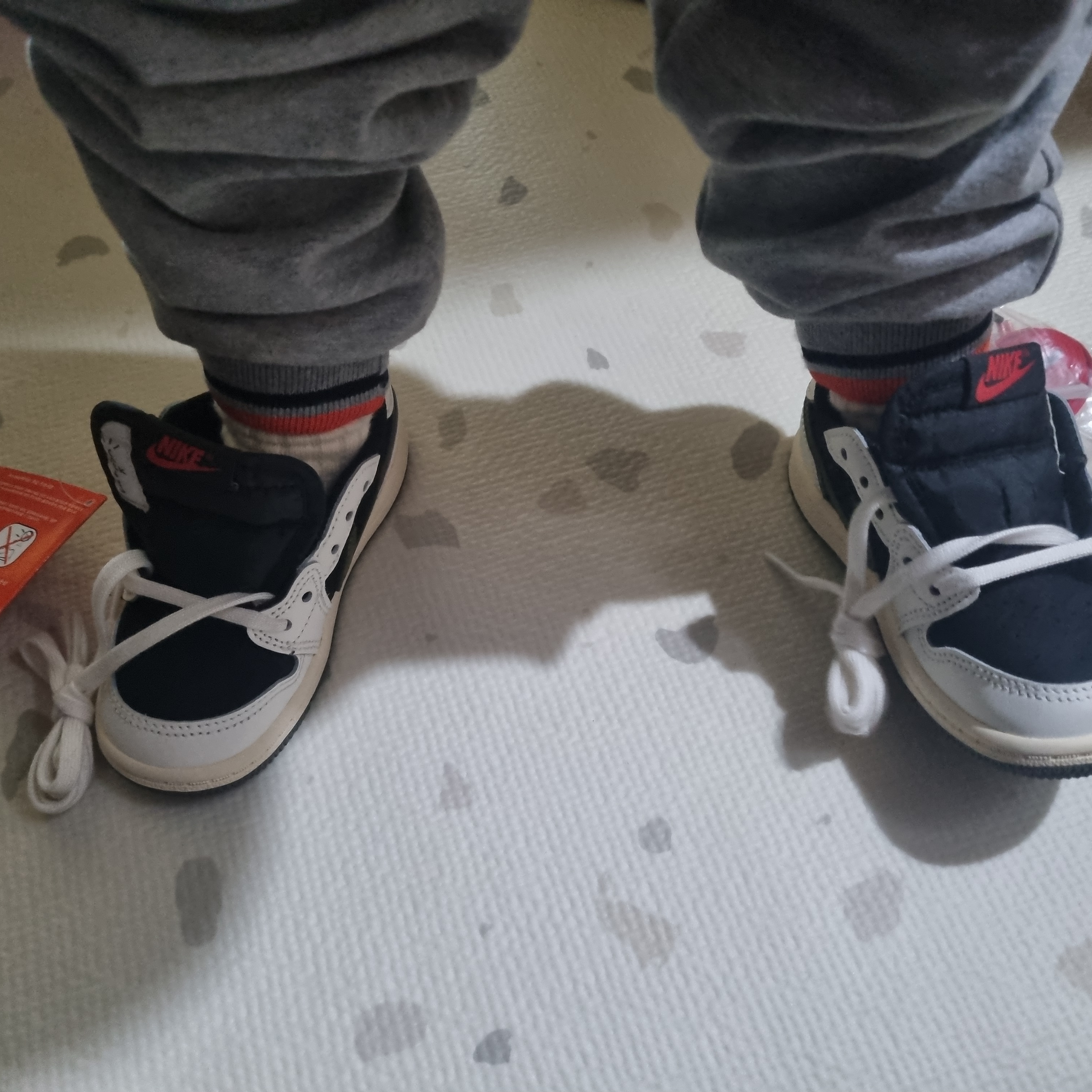 (TD) Jordan 1 x Travis Scott Retro Low OG SP Medium Olive 착용 스타일 - 3