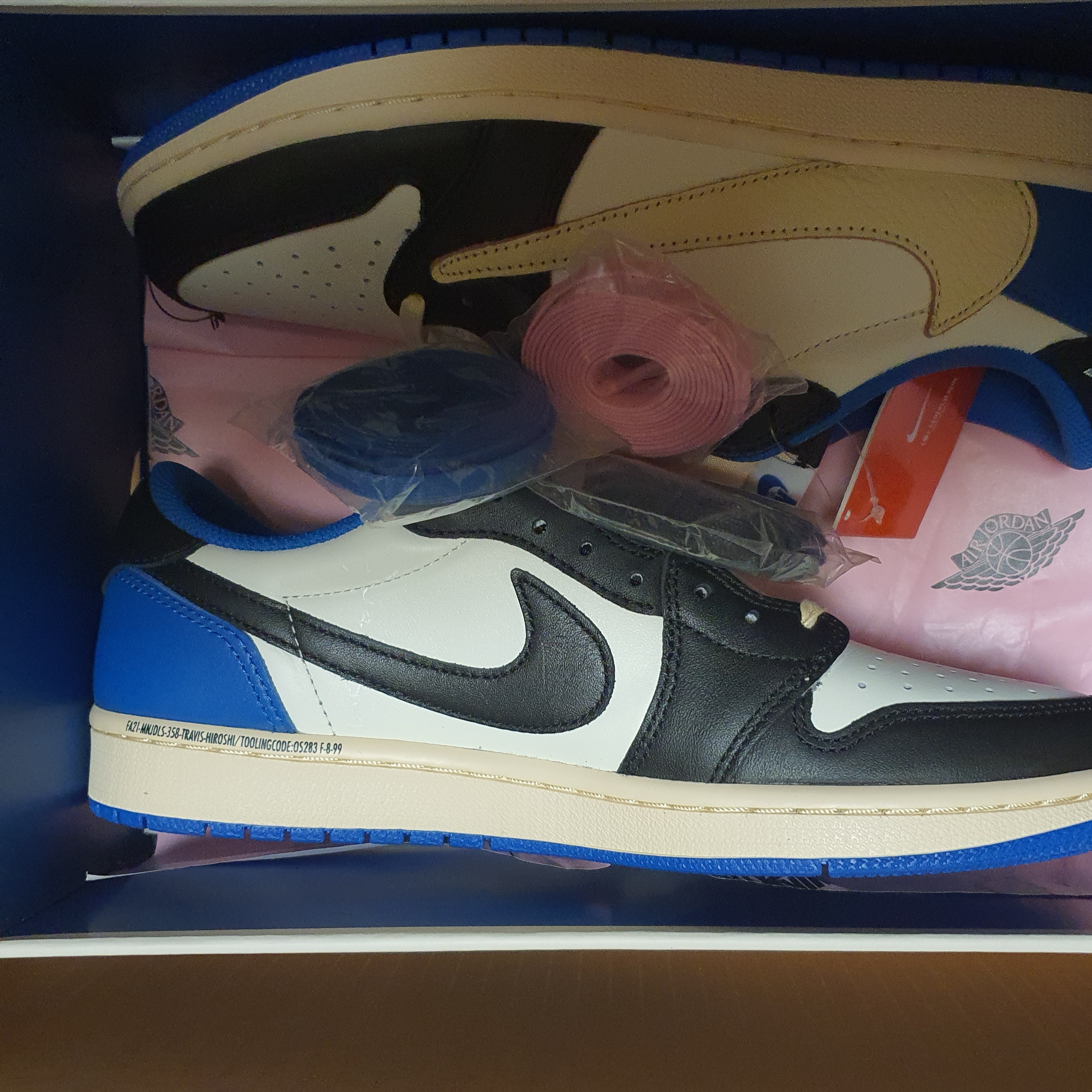 Jordan 1 x Travis Scott x Fragment Retro Low OG SP Military Blue 착용 스타일