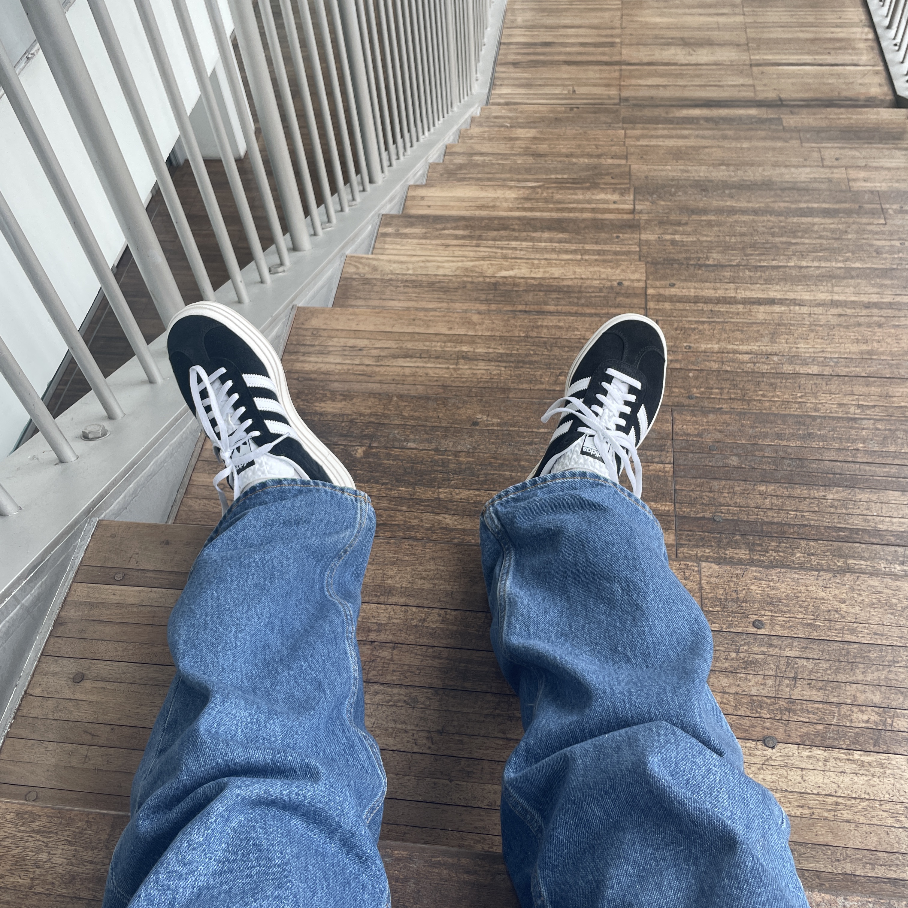 (W) Adidas Gazelle Bold Core Black Cloud White 착용 스타일