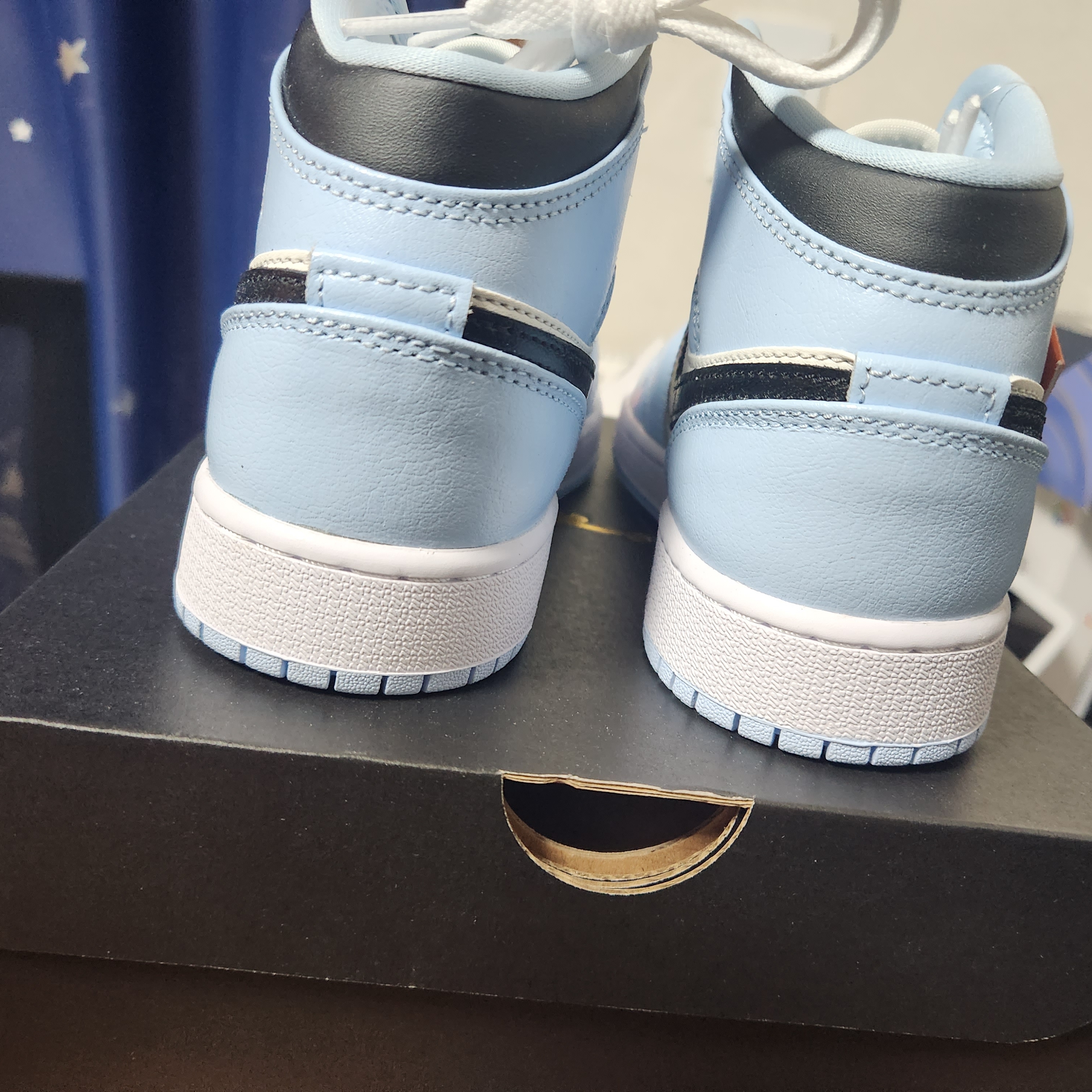 (GS) Jordan 1 Mid Ice Blue Black 착용 스타일 - 3