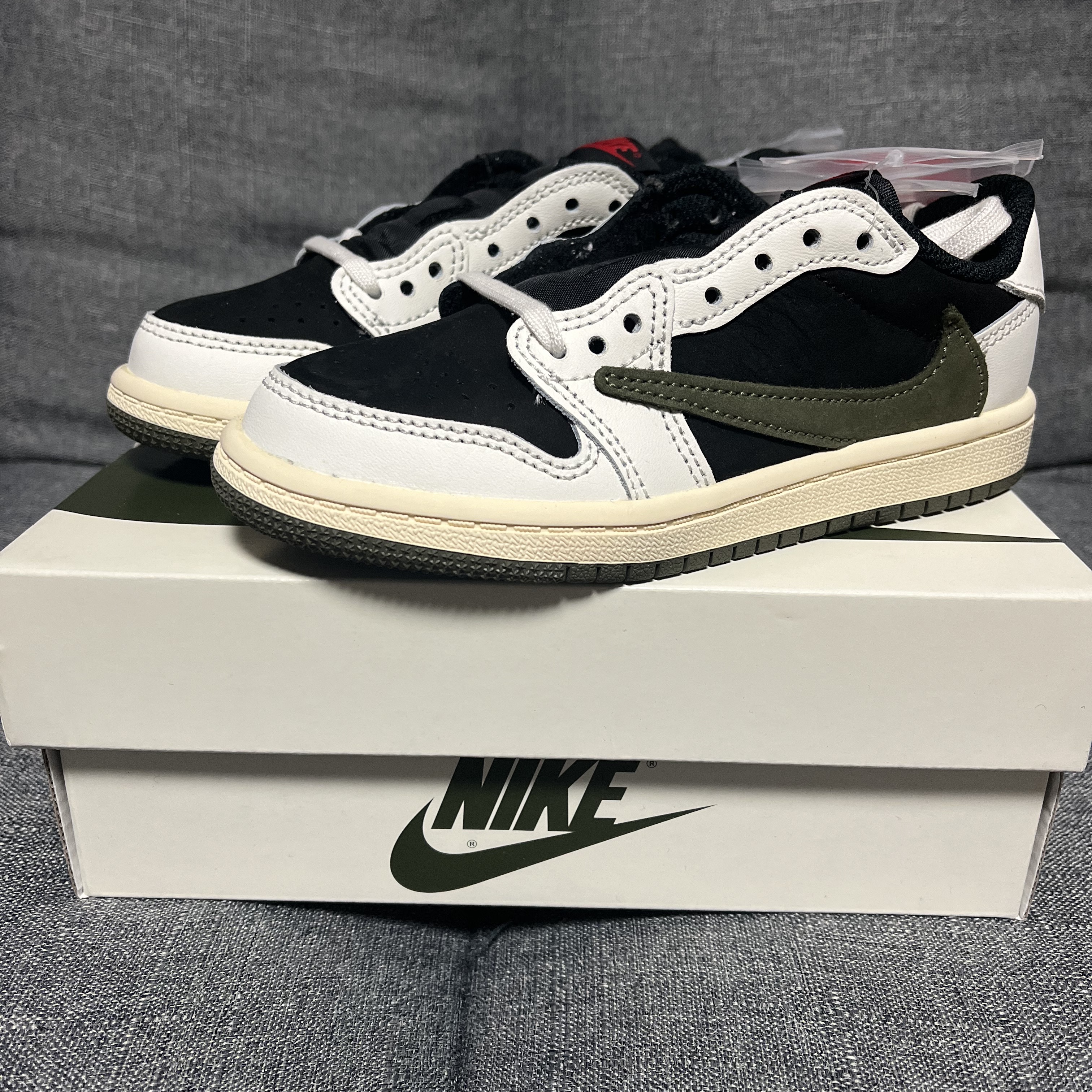 (PS) Jordan 1 x Travis Scott Retro Low OG SP Medium Olive 착용 스타일