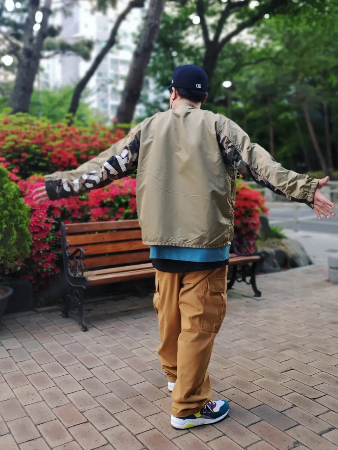 New Balance x Palace MT580 Shaded Spruce Pansy 착용 스타일 - 3