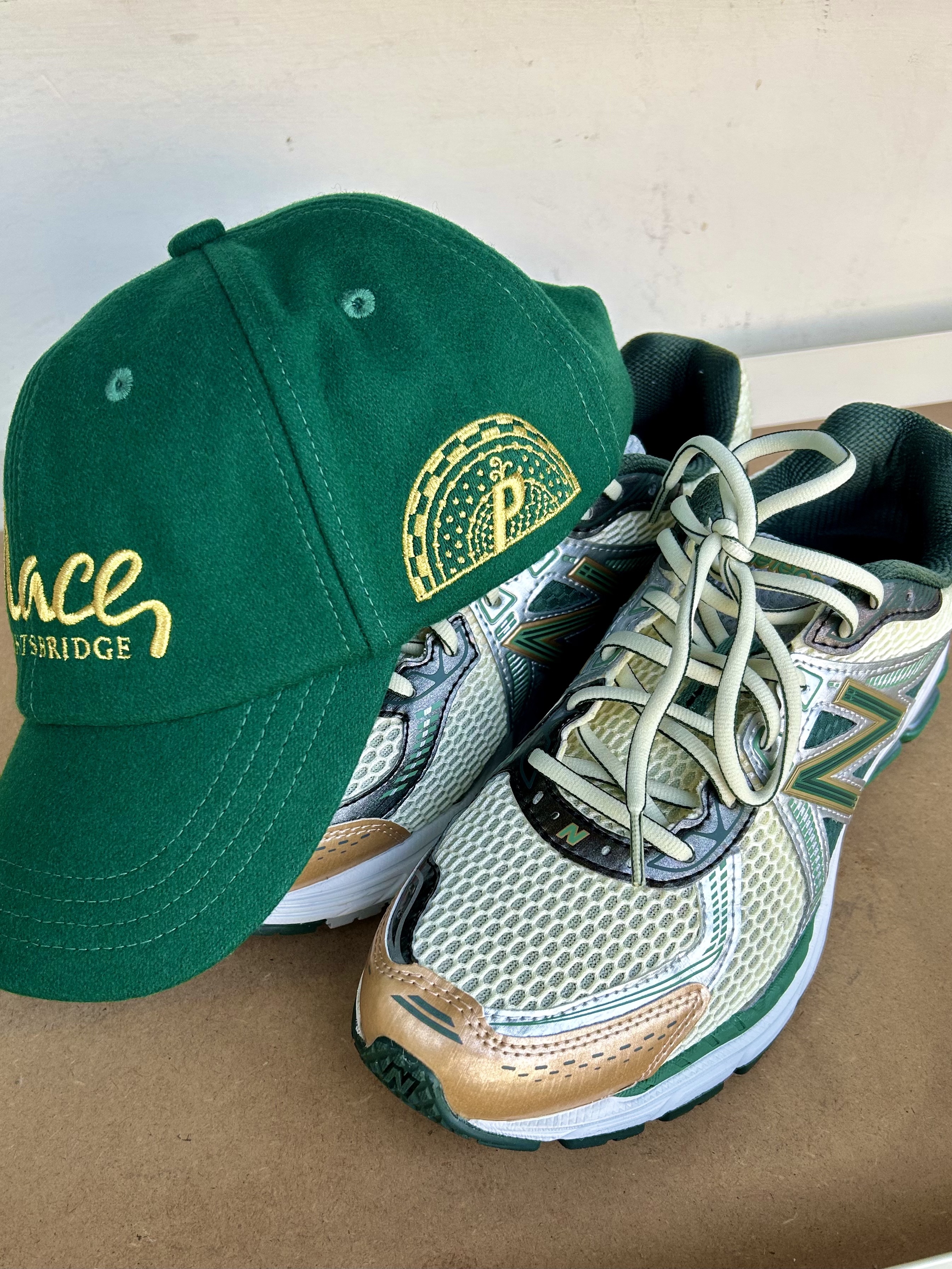 New Balance x Aime Leon Dore 860v2 Green, Palace x Harrods Embroidered Logo Baseball Cap Green - 21FW 착용 스타일 - 1