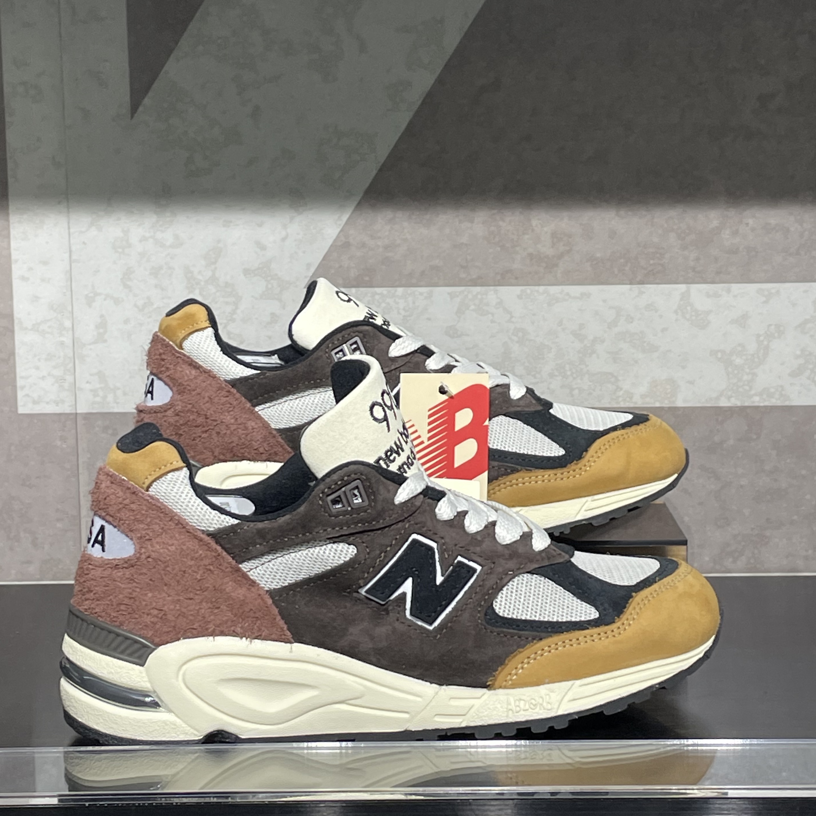 New Balance 990v2 Made in USA Brown Beige 착용 스타일