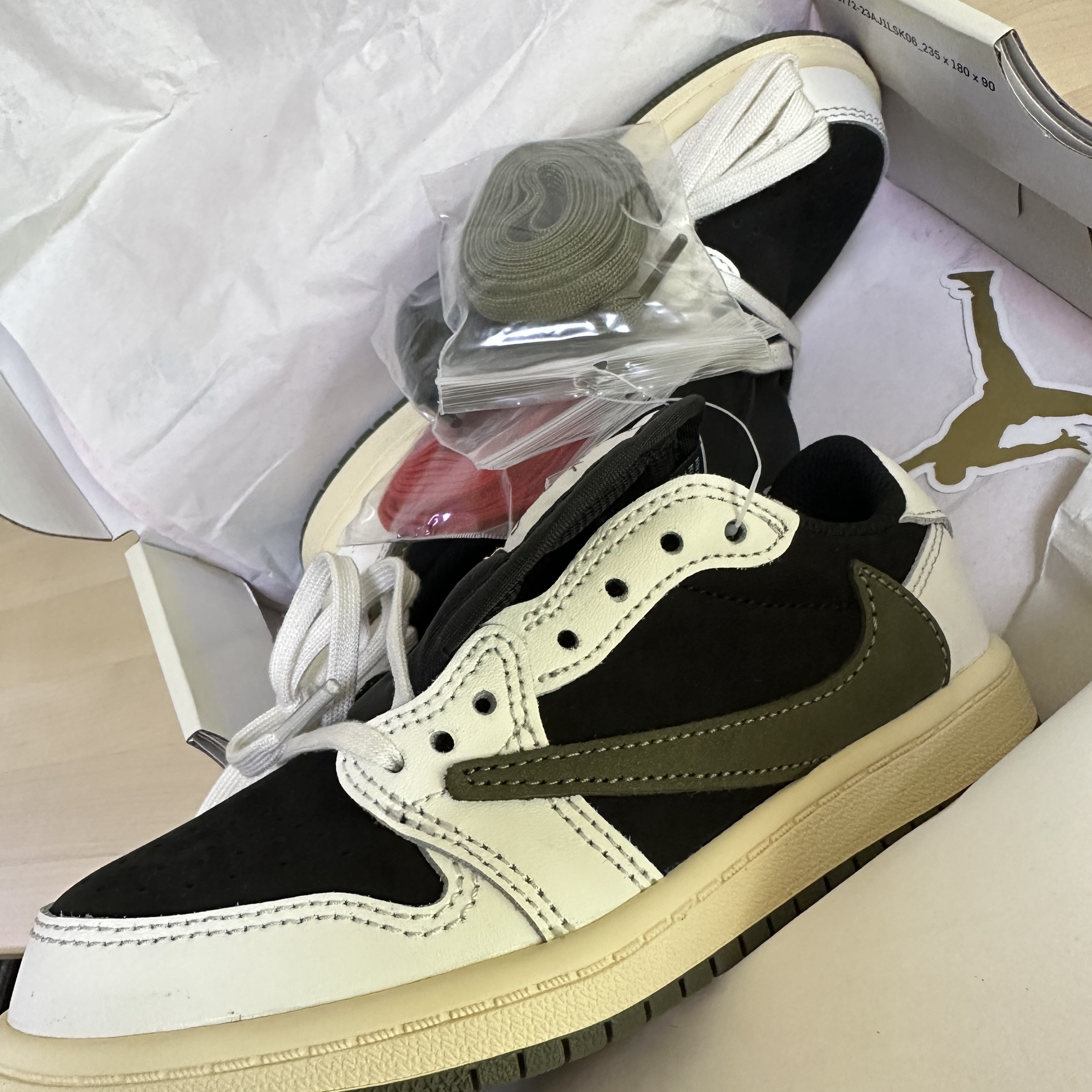(PS) Jordan 1 x Travis Scott Retro Low OG SP Medium Olive 착용 스타일