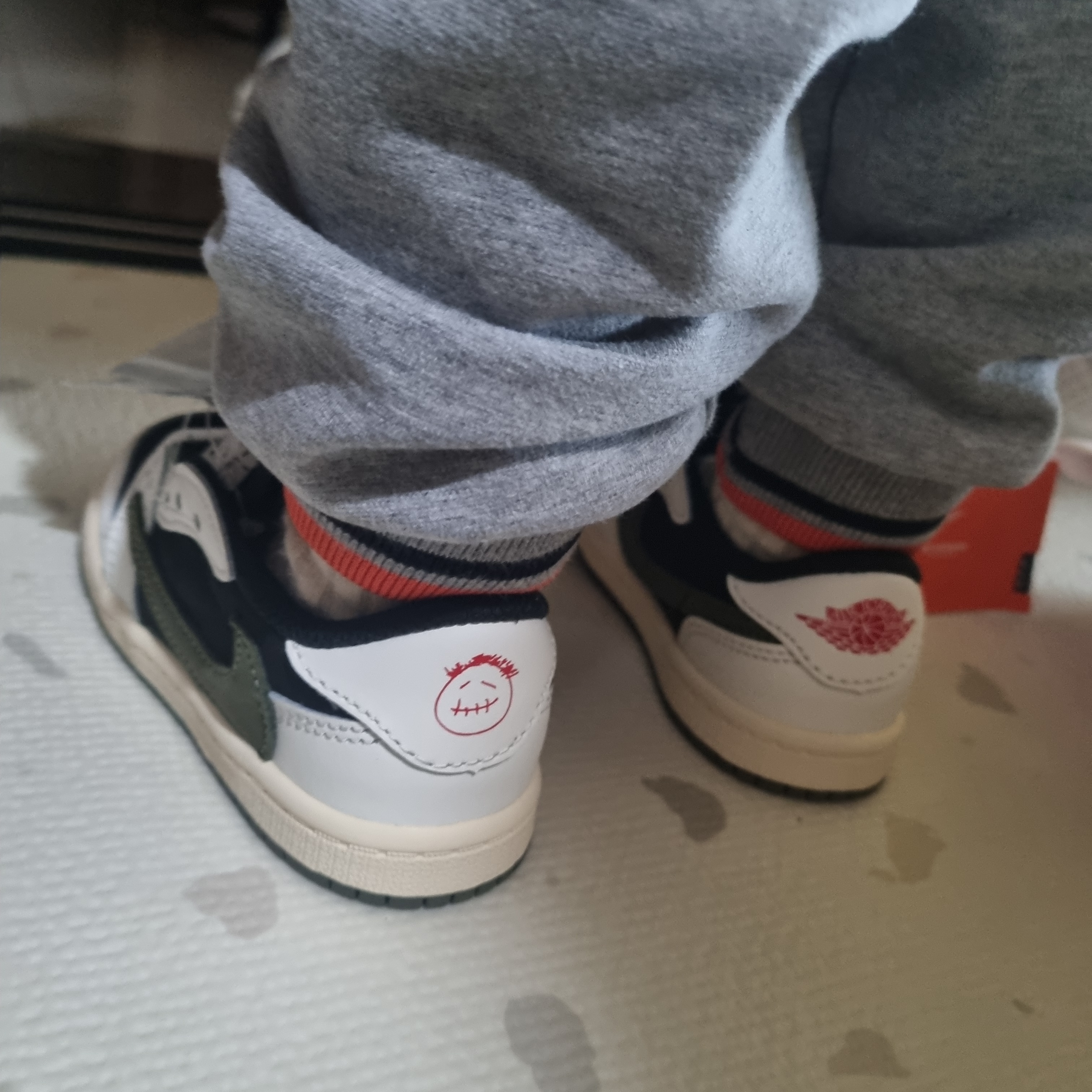 (TD) Jordan 1 x Travis Scott Retro Low OG SP Medium Olive 착용 스타일 - 2