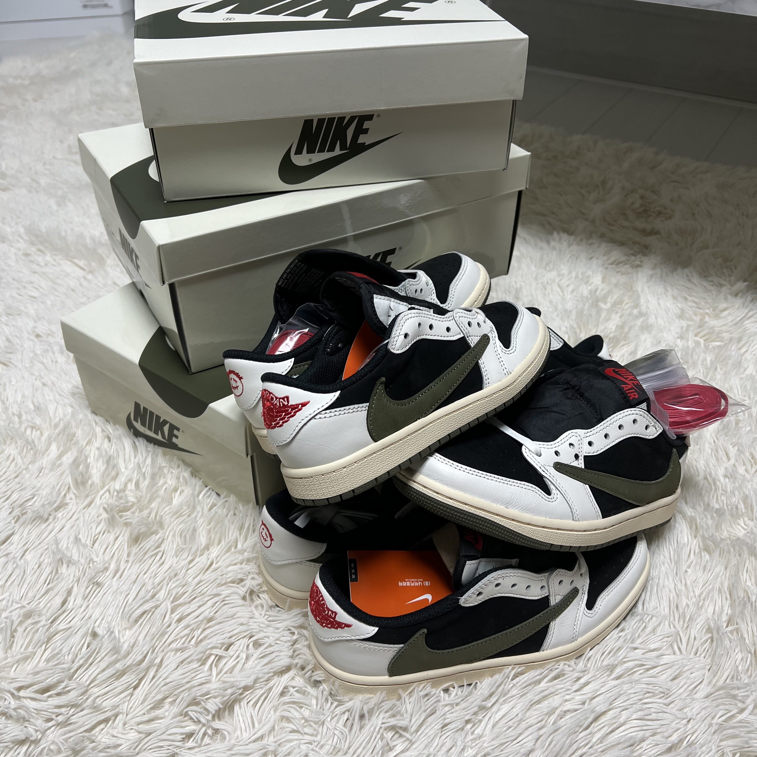 (W) Jordan 1 x Travis Scott Retro Low OG SP Medium Olive, (PS) Jordan 1 x Travis Scott Retro Low OG SP Medium Olive 착용 스타일 - 1