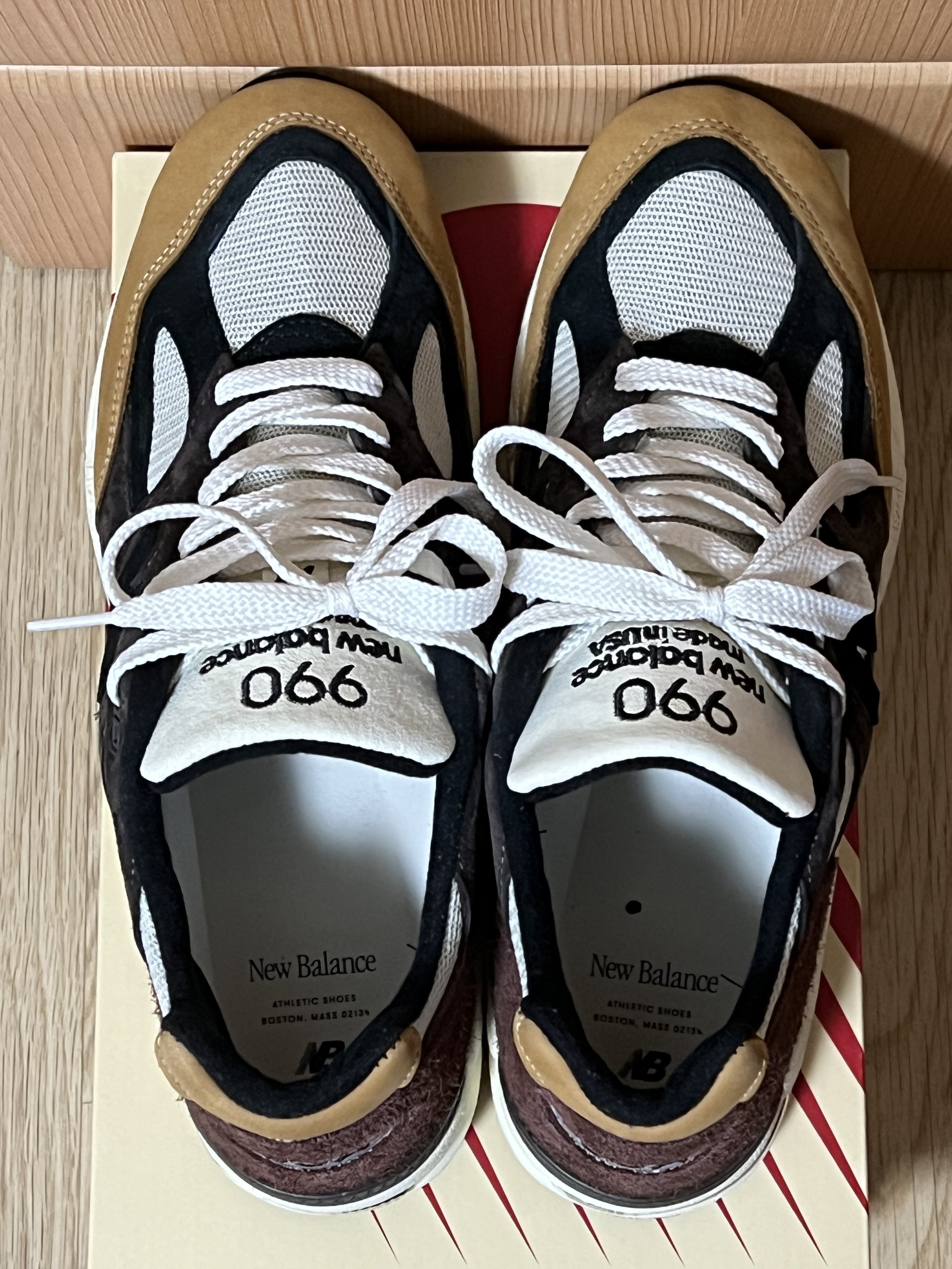 New Balance 990v2 Made in USA Brown Beige 착용 스타일 - 3