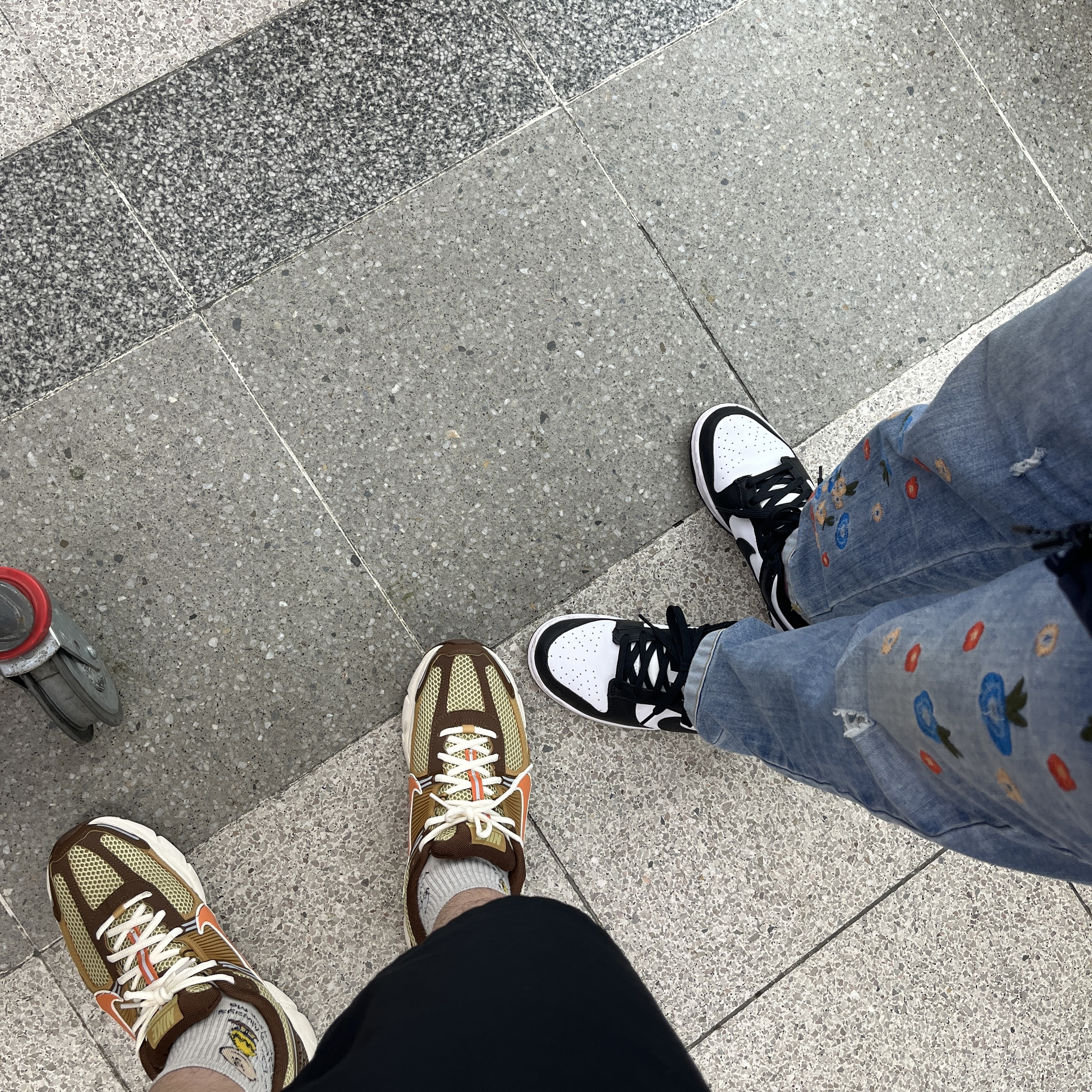 Nike Zoom Vomero 5 Wheat Grass and Cacao Wow, (W) Nike Dunk Low Black 착용 스타일