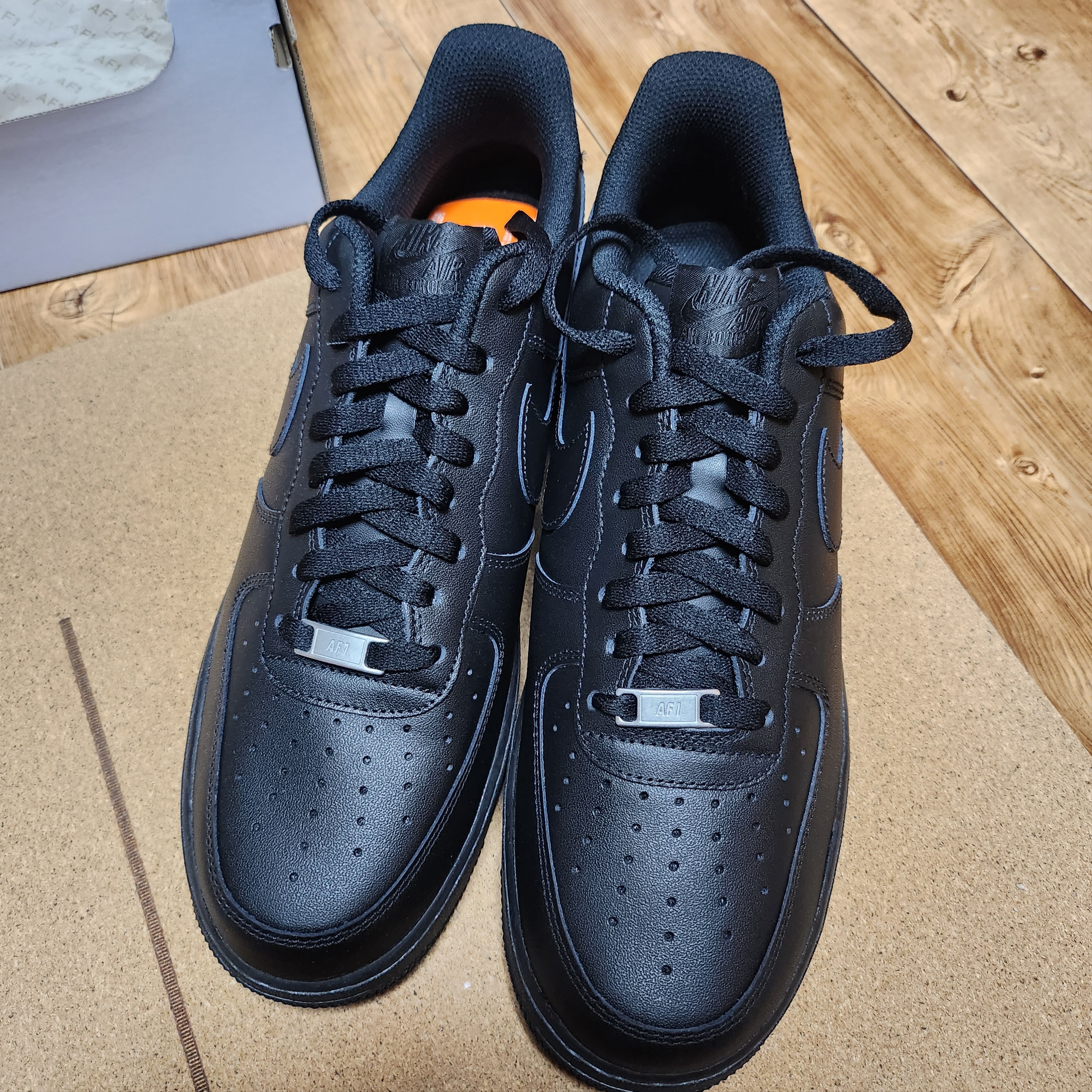 (W) Nike Air Force 1 '07 Low Triple Black 착용 스타일