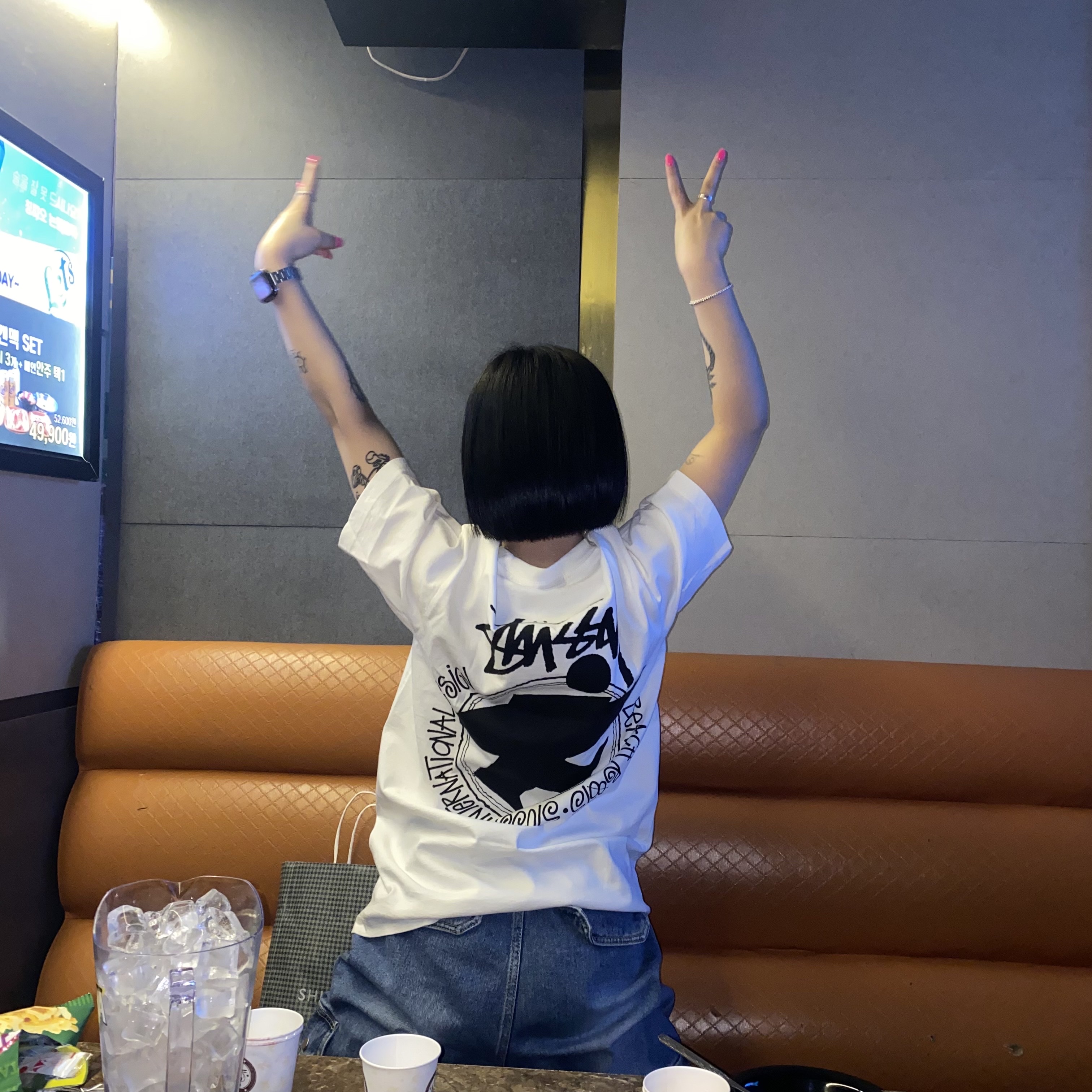 Stussy Beach Roots T-Shirt Natural 착용 스타일 - 1