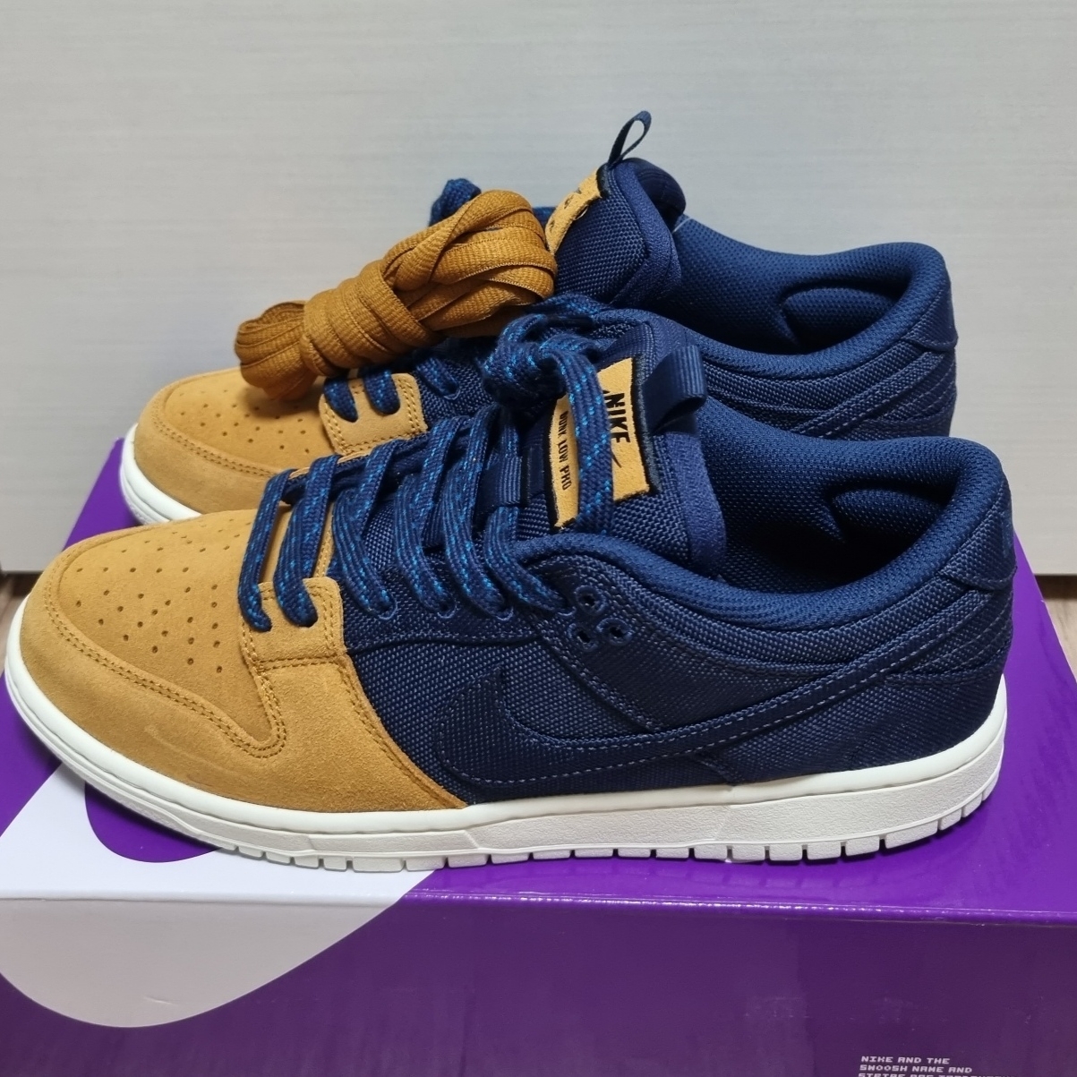 Nike SB Dunk Low Pro Premium Desert Ochre and Midnight Navy 착용 스타일