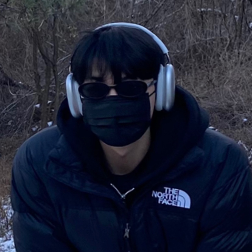 The North Face 1996 Eco Nuptse Jacket Black 착용 스타일