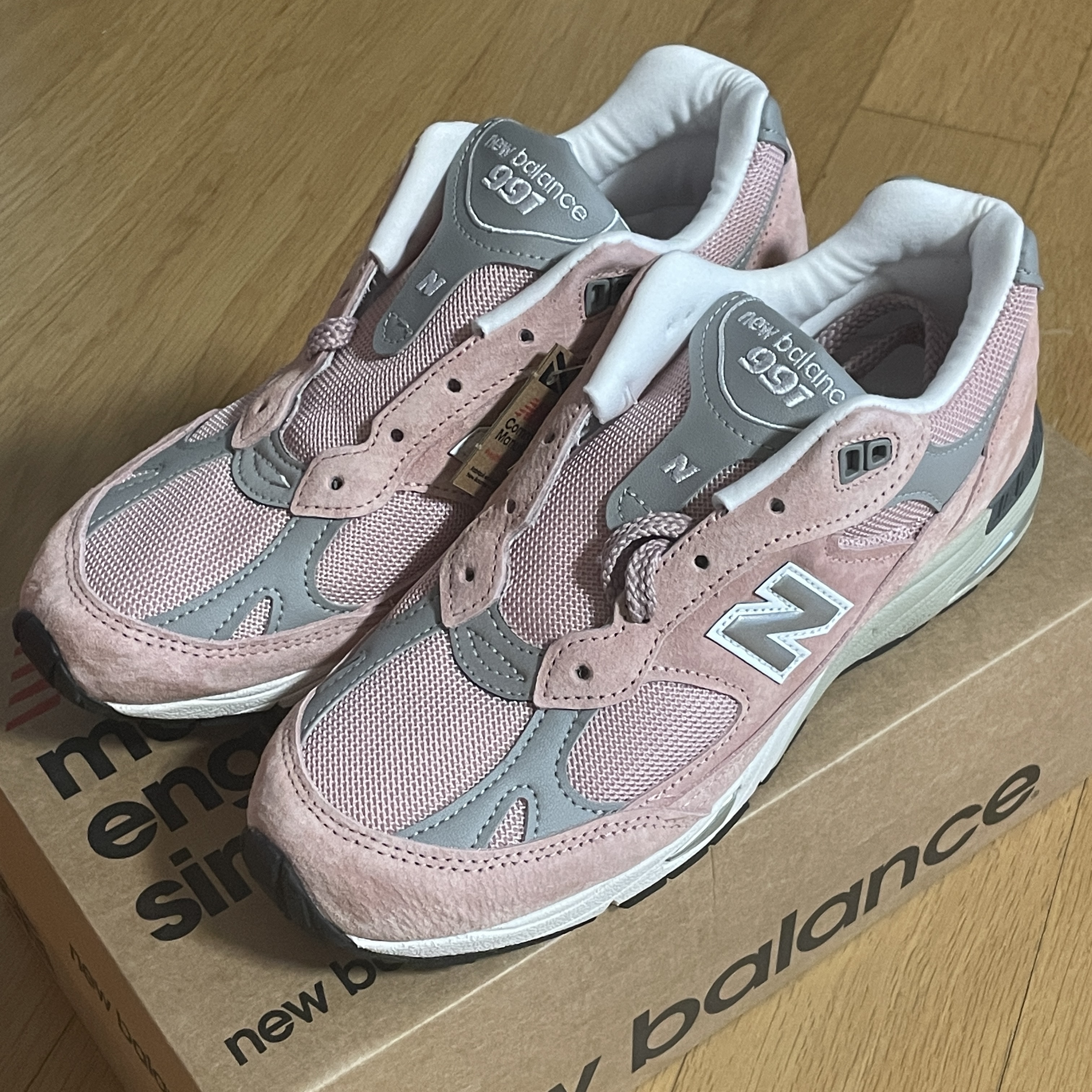 (W) New Balance 991 Made in UK Shy Pink 착용 스타일 - 2