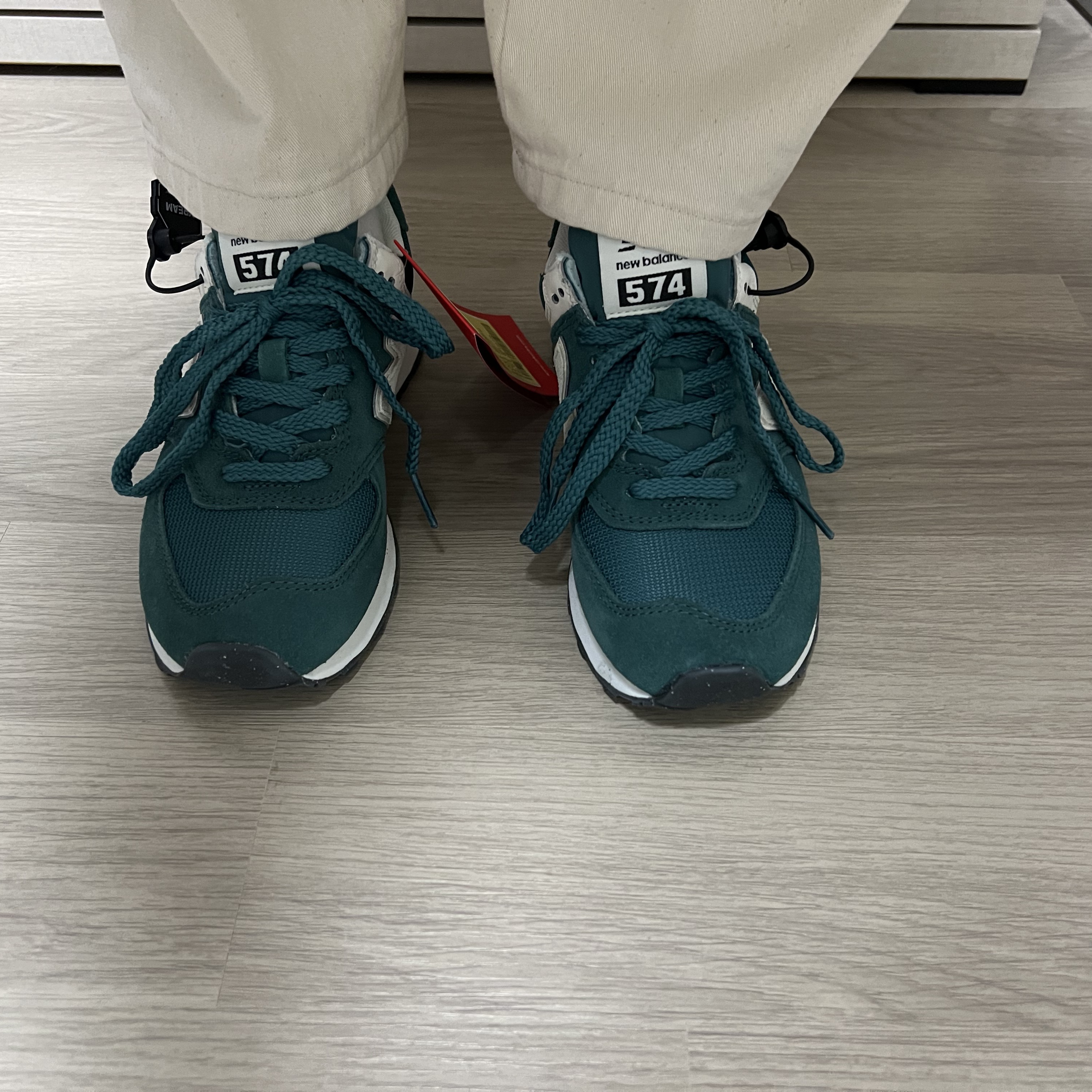 New Balance 574 Classics Reimagined Green 착용 스타일 - 1