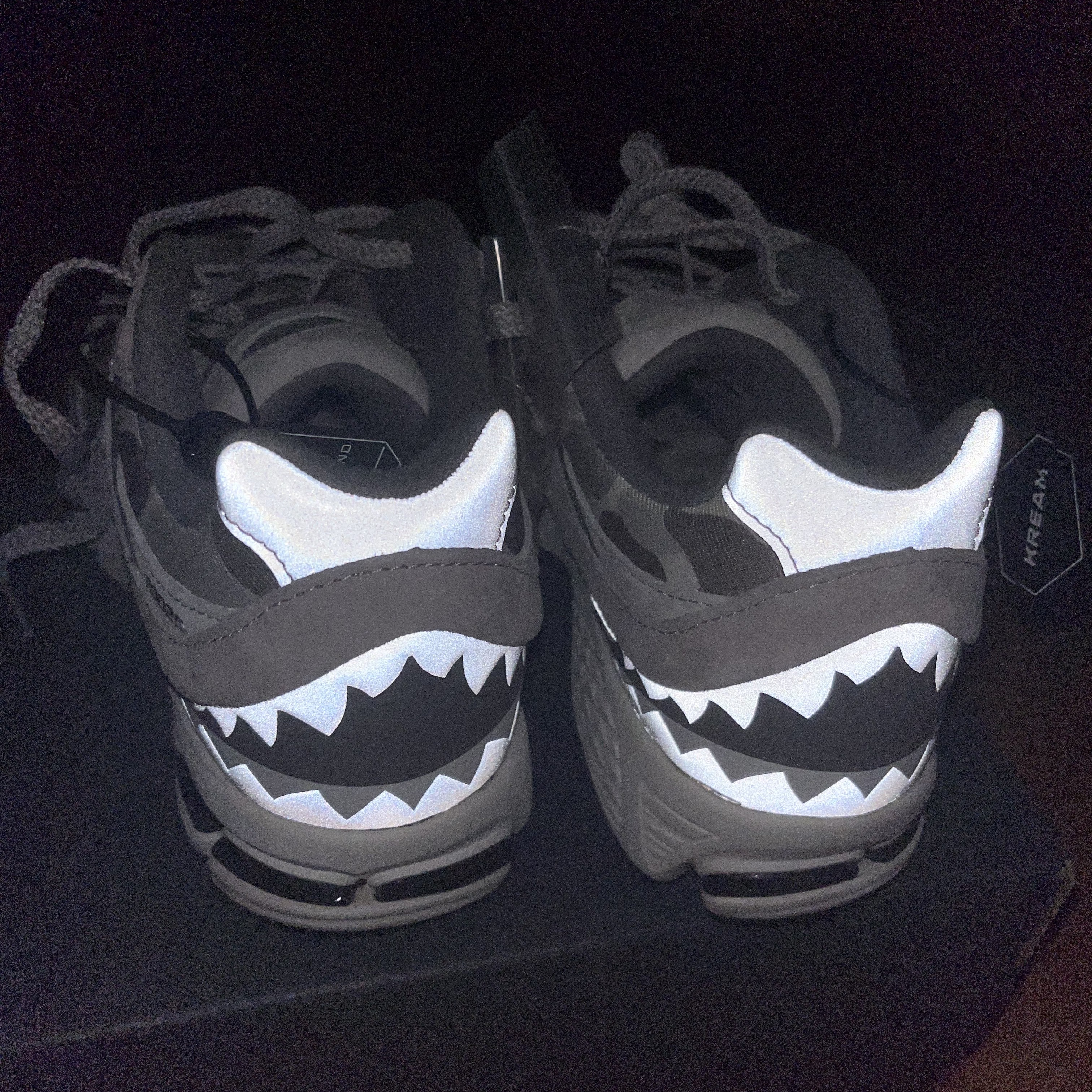New Balance x BAPE 2002R Gray Camo 착용 스타일 - 2