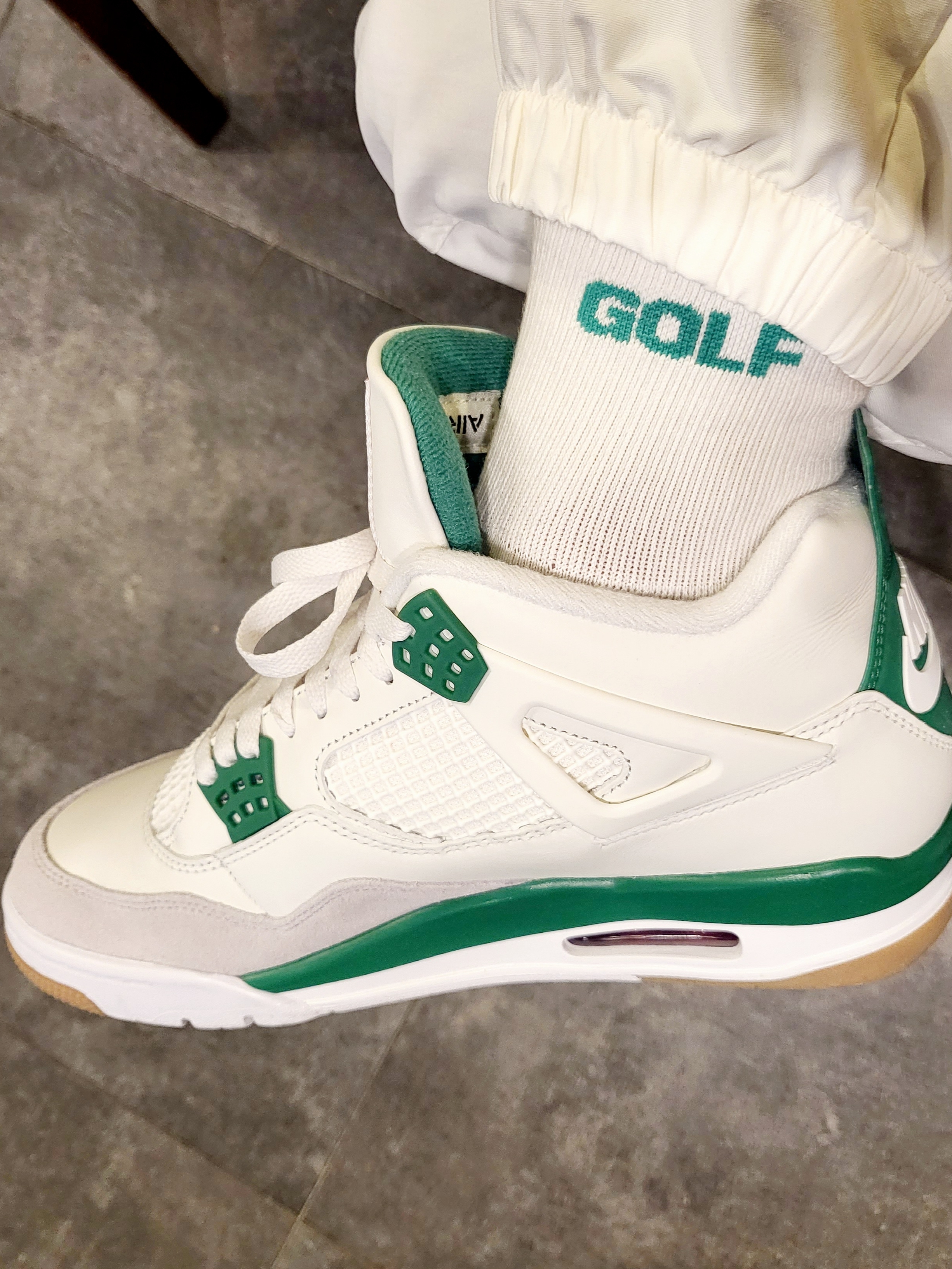 Jordan 4 x Nike SB Retro SP Pine Green, Supreme Warm Up Pants White - 21FW 착용 스타일 - 2