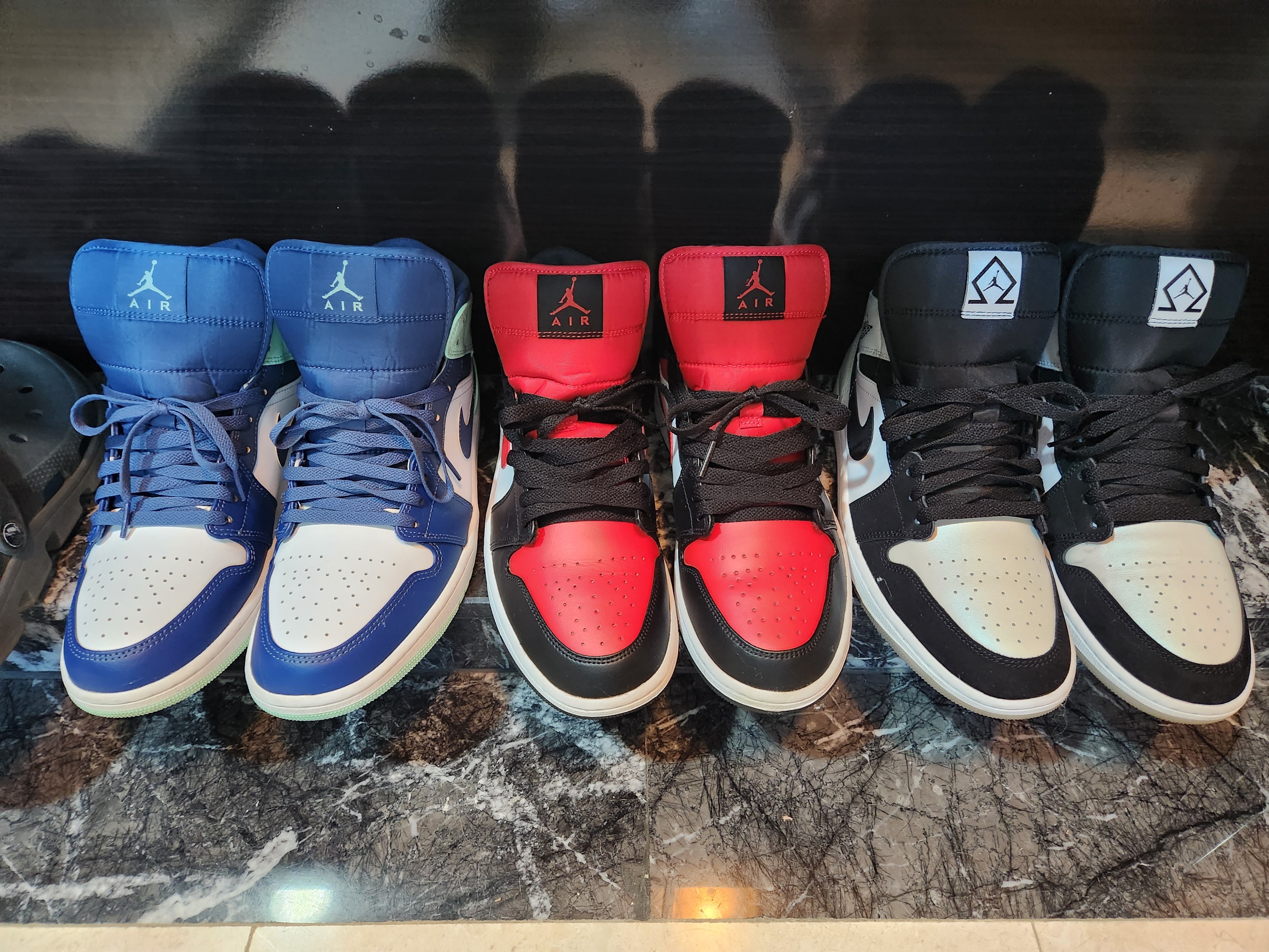 Jordan 1 Mid Black Fire Red, Jordan 1 Mid Blue Mint 착용 스타일